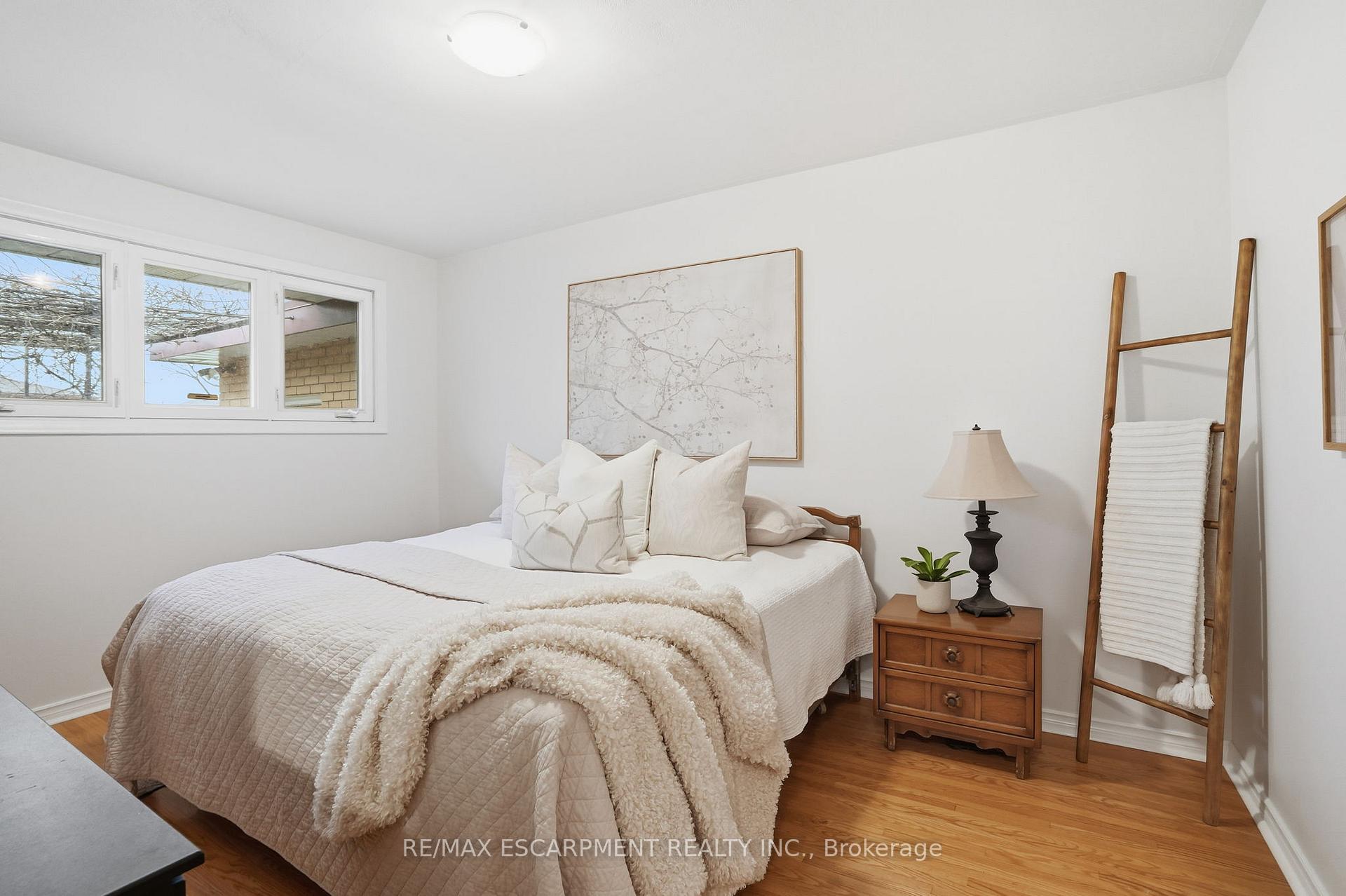 Photo 17 of 131 Nash Road N, Hamilton, Kentley — HOMEH