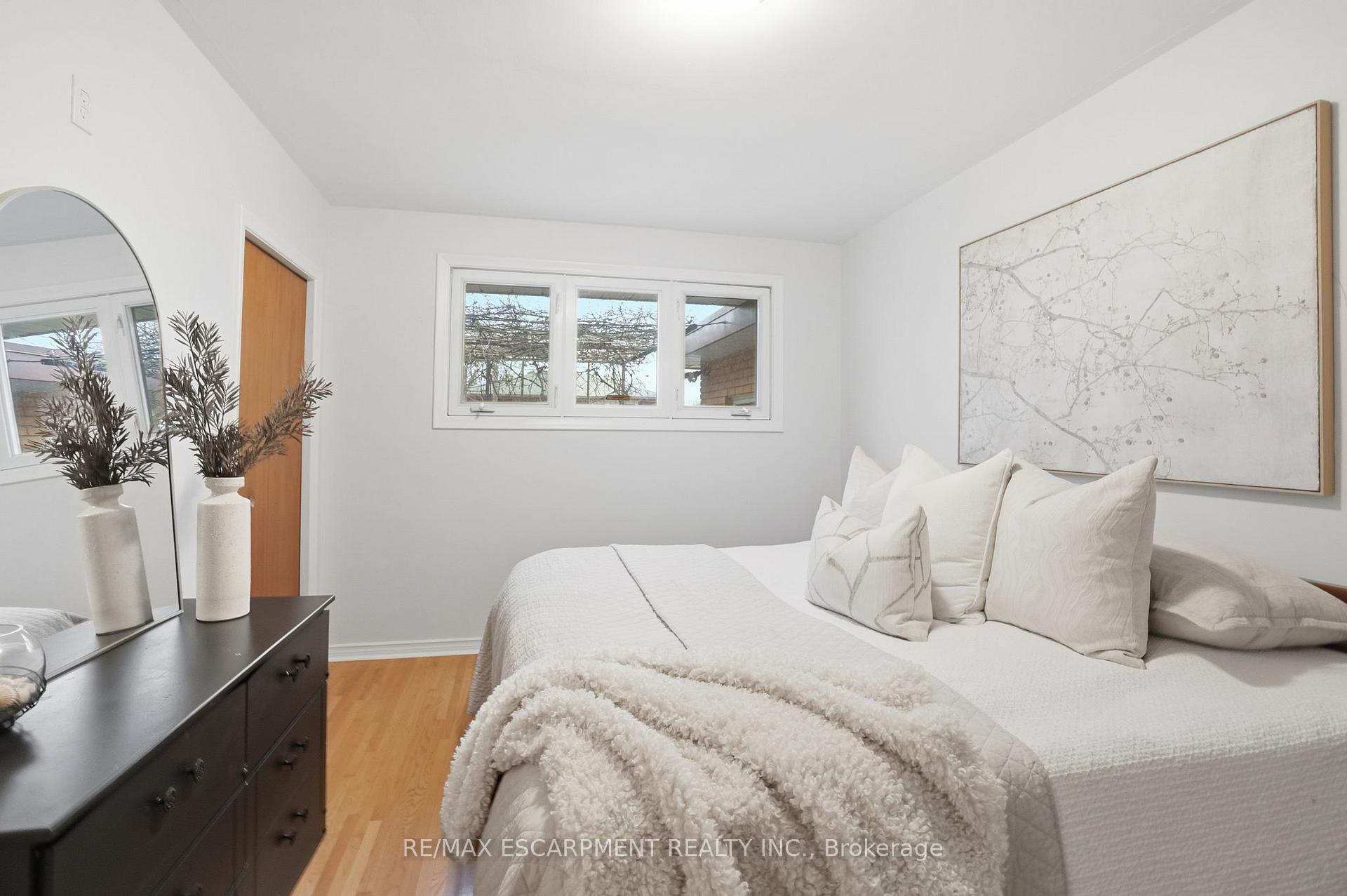 Photo 18 of 131 Nash Road N, Hamilton, Kentley — HOMEH