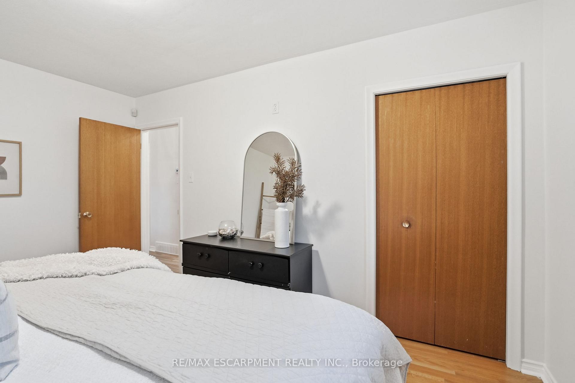 Photo 19 of 131 Nash Road N, Hamilton, Kentley — HOMEH