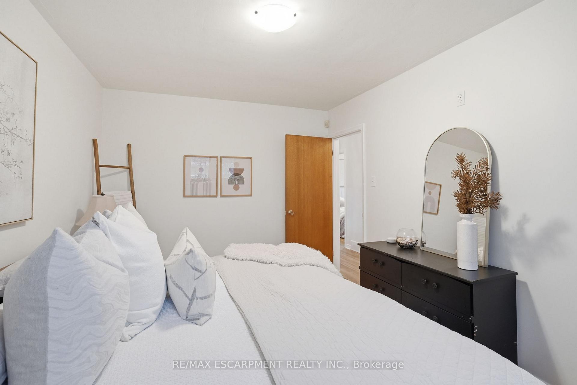 Photo 20 of 131 Nash Road N, Hamilton, Kentley — HOMEH
