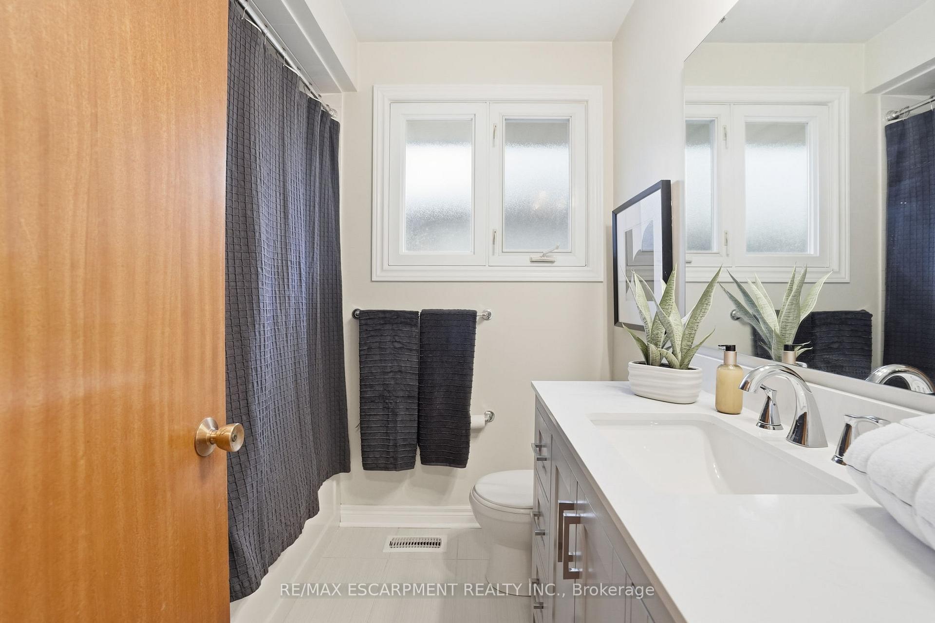 Photo 26 of 131 Nash Road N, Hamilton, Kentley — HOMEH