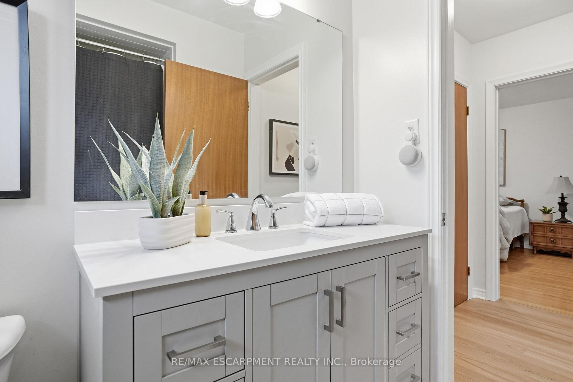 Photo 27 of 131 Nash Road N, Hamilton, Kentley — HOMEH