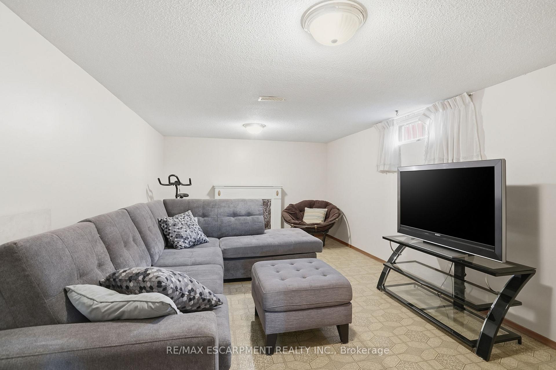 Photo 31 of 131 Nash Road N, Hamilton, Kentley — HOMEH