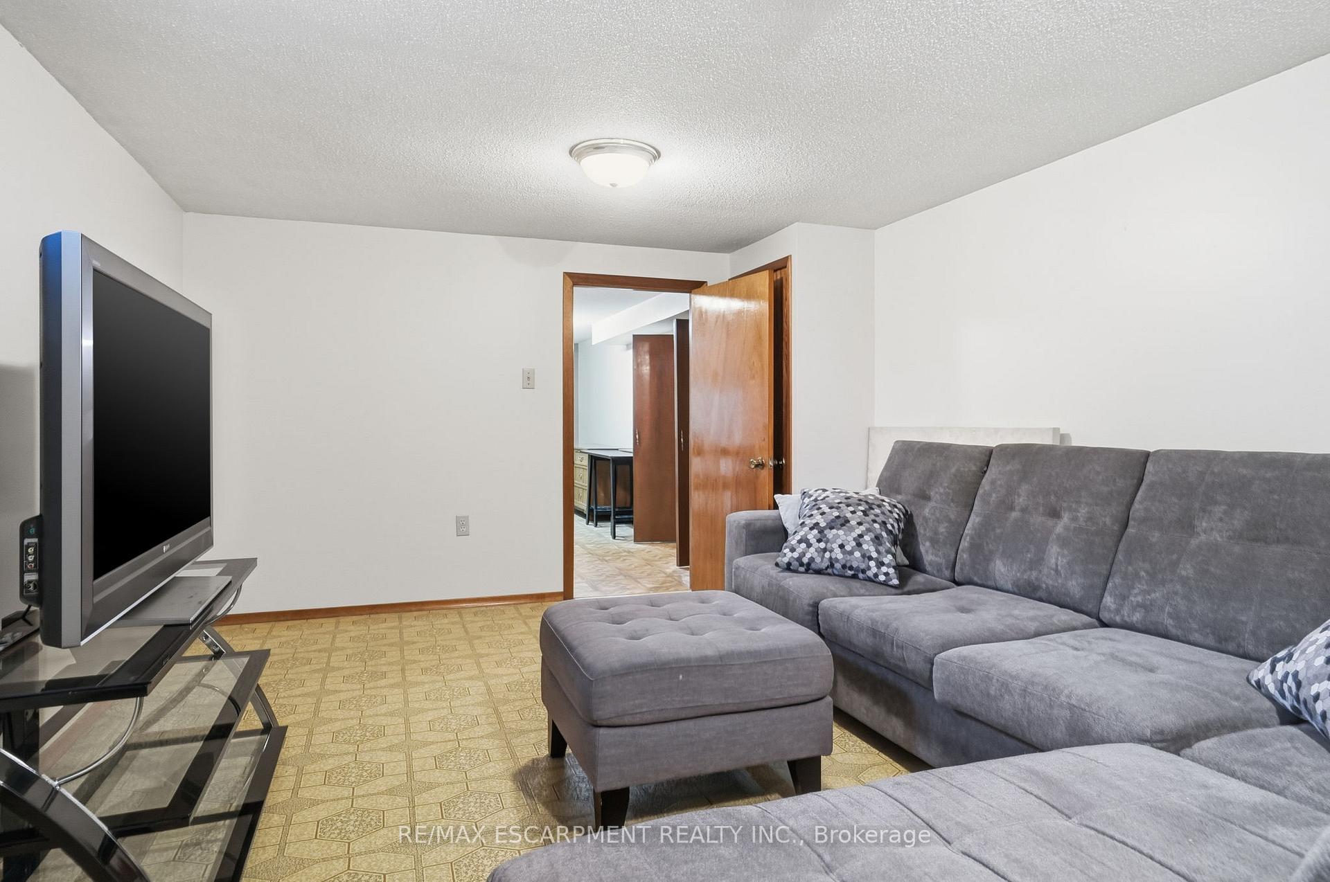 Photo 32 of 131 Nash Road N, Hamilton, Kentley — HOMEH