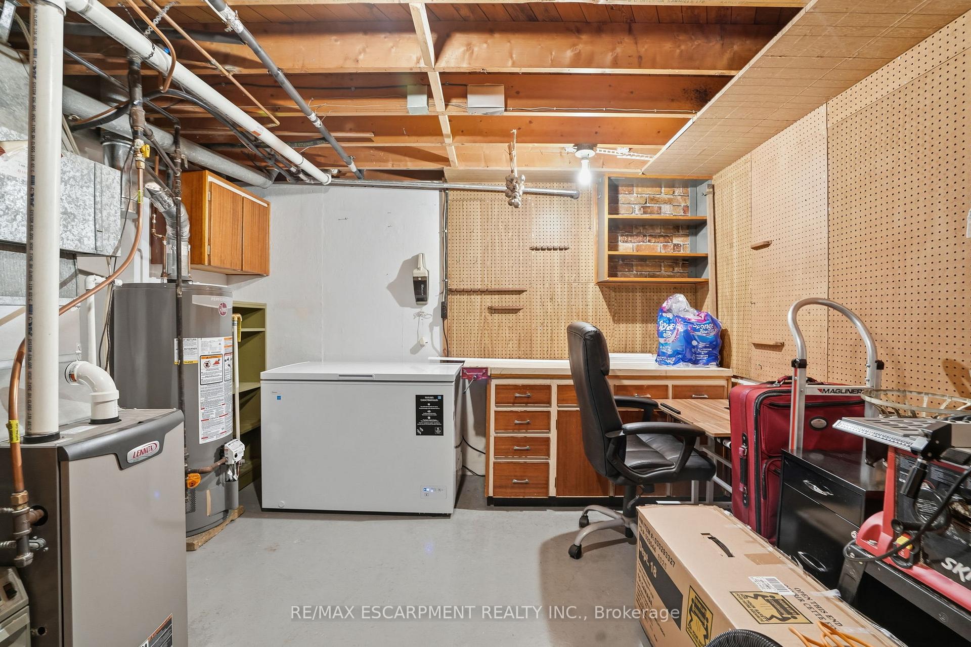 Photo 35 of 131 Nash Road N, Hamilton, Kentley — HOMEH