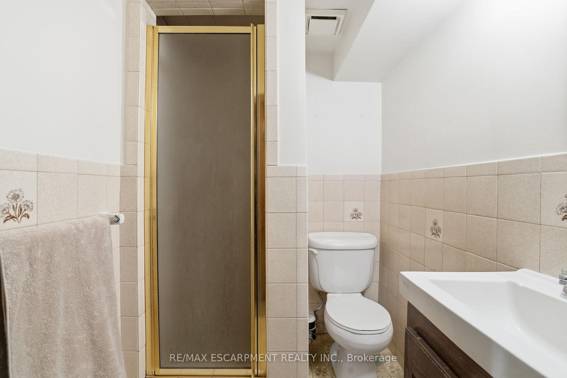 Photo 38 of 131 Nash Road N, Hamilton, Kentley — HOMEH