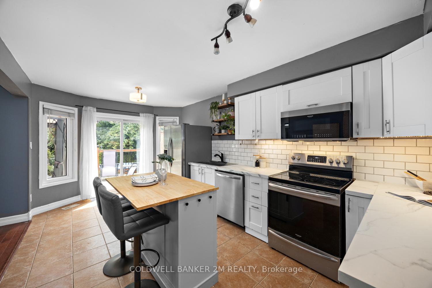 Photo 7 of 11 Parklawn Drive, Clarington, Courtice — HOMEH