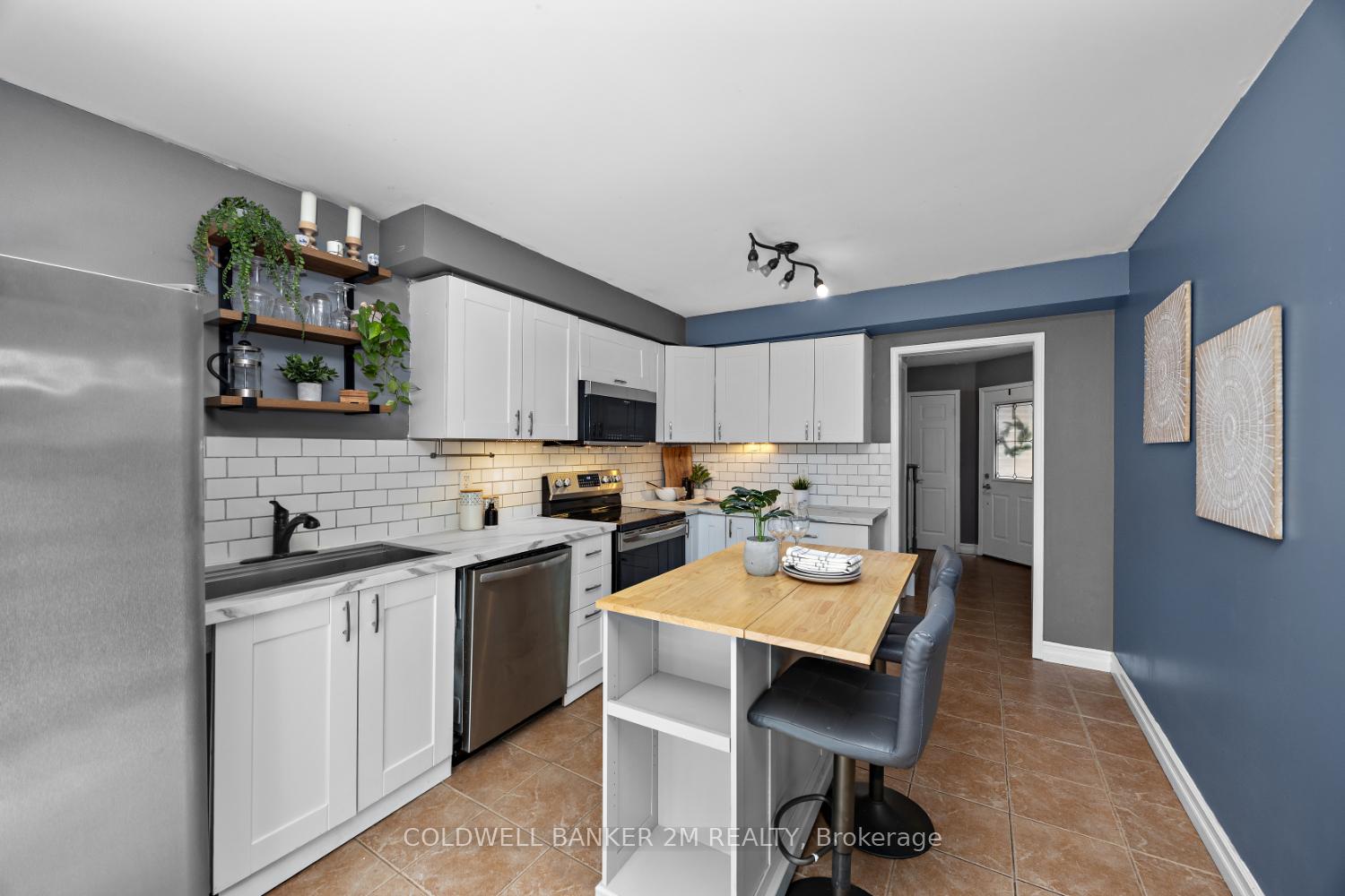 Photo 12 of 11 Parklawn Drive, Clarington, Courtice — HOMEH