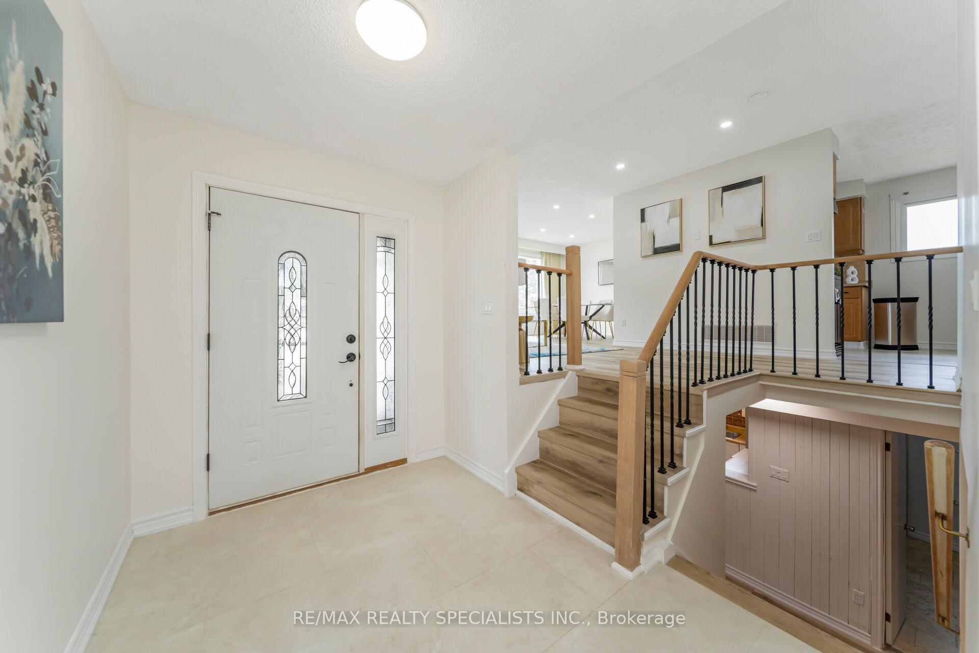 Photo 9 of 65 Bronte Crescent, Barrie, Letitia Heights — HOMEH