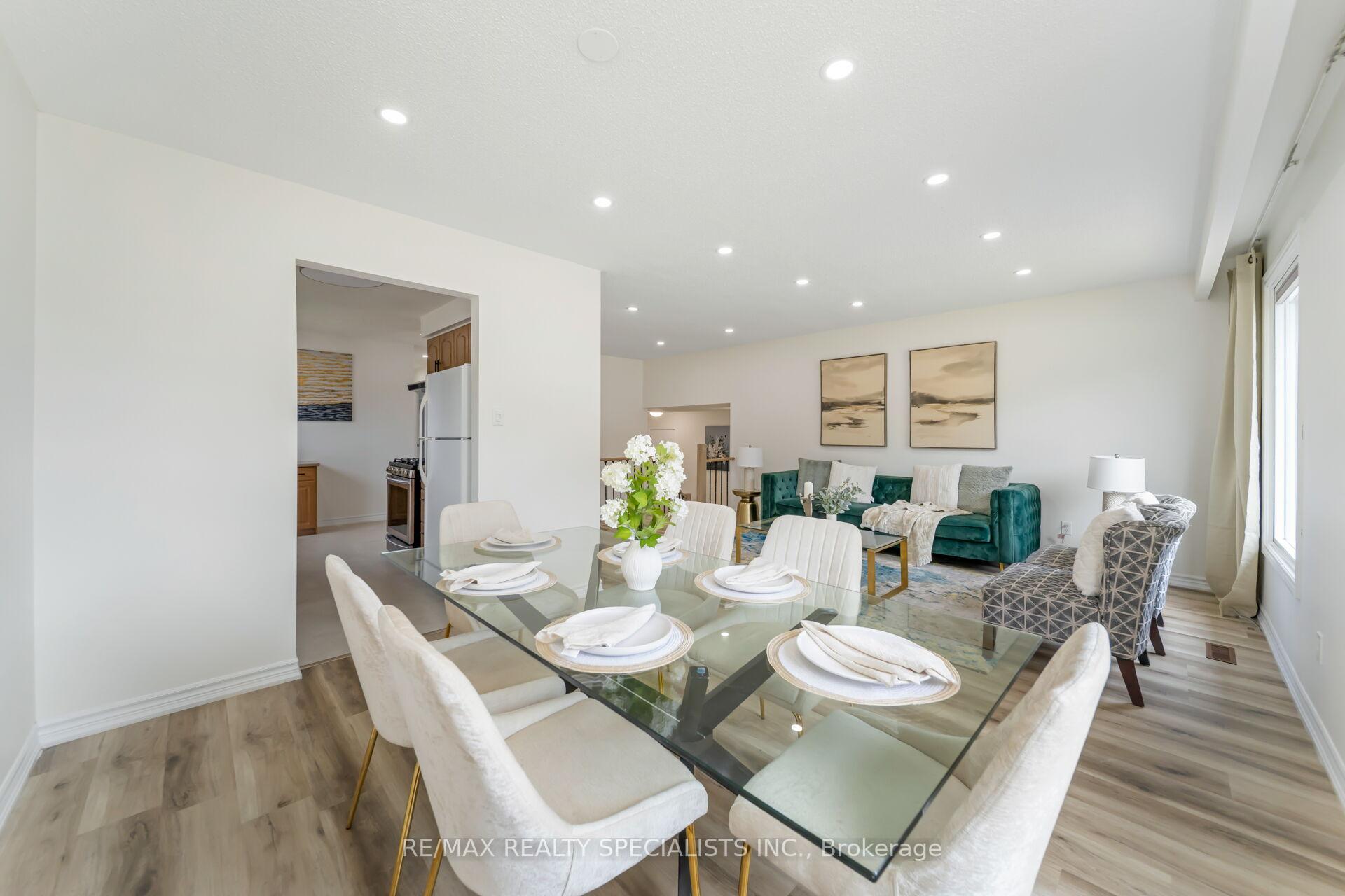 Photo 16 of 65 Bronte Crescent, Barrie, Letitia Heights — HOMEH