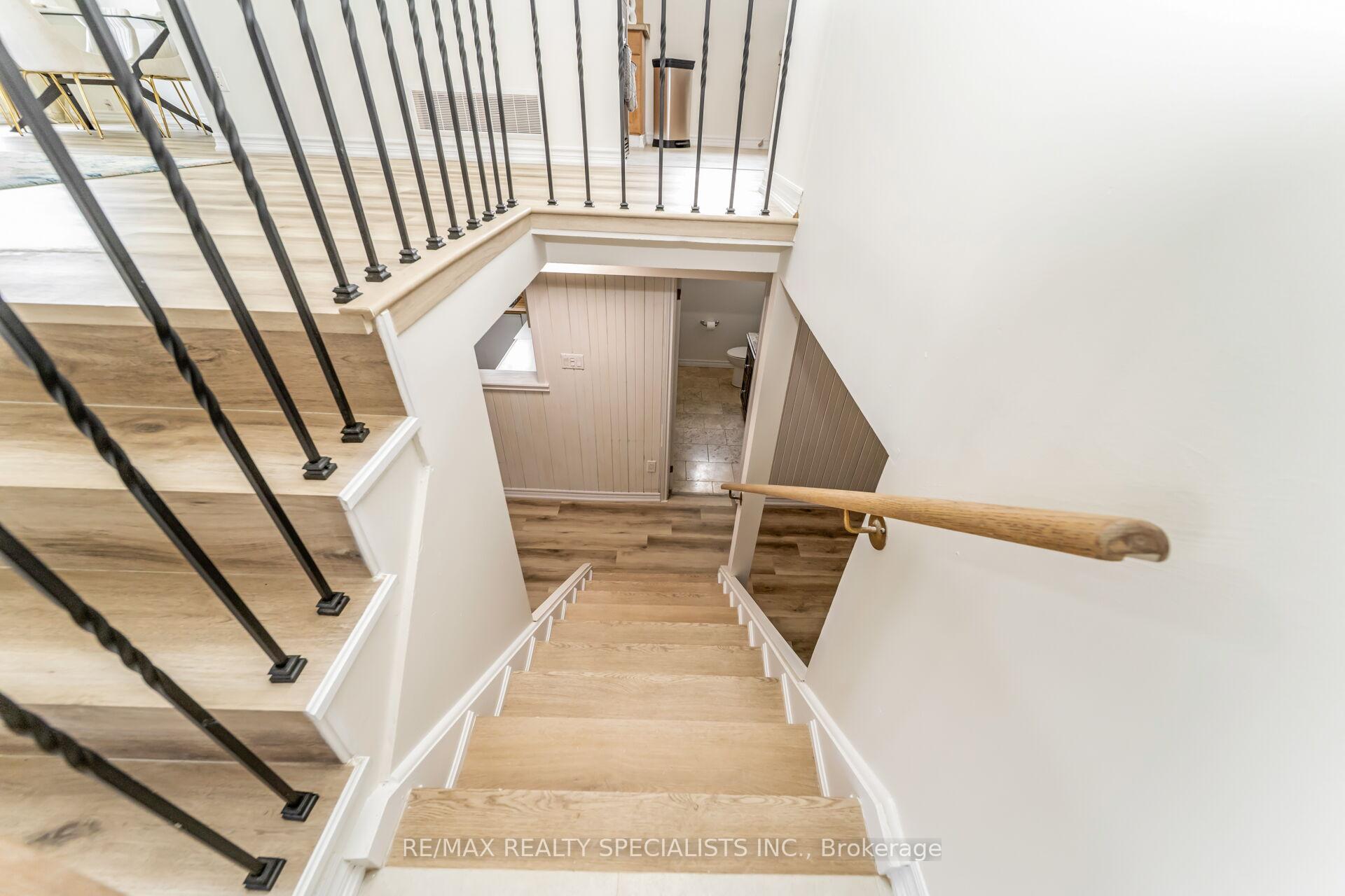 Photo 29 of 65 Bronte Crescent, Barrie, Letitia Heights — HOMEH