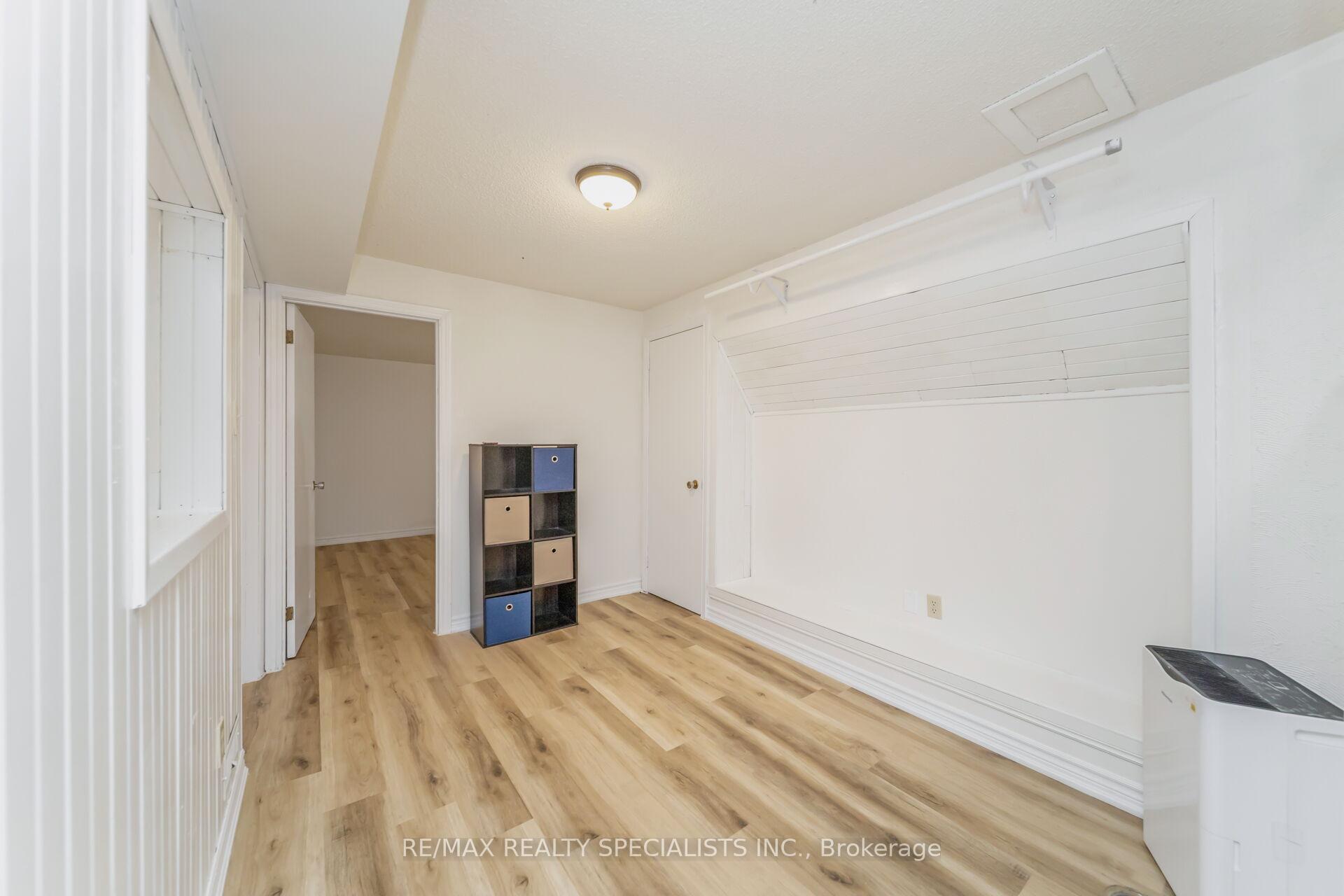 Photo 35 of 65 Bronte Crescent, Barrie, Letitia Heights — HOMEH