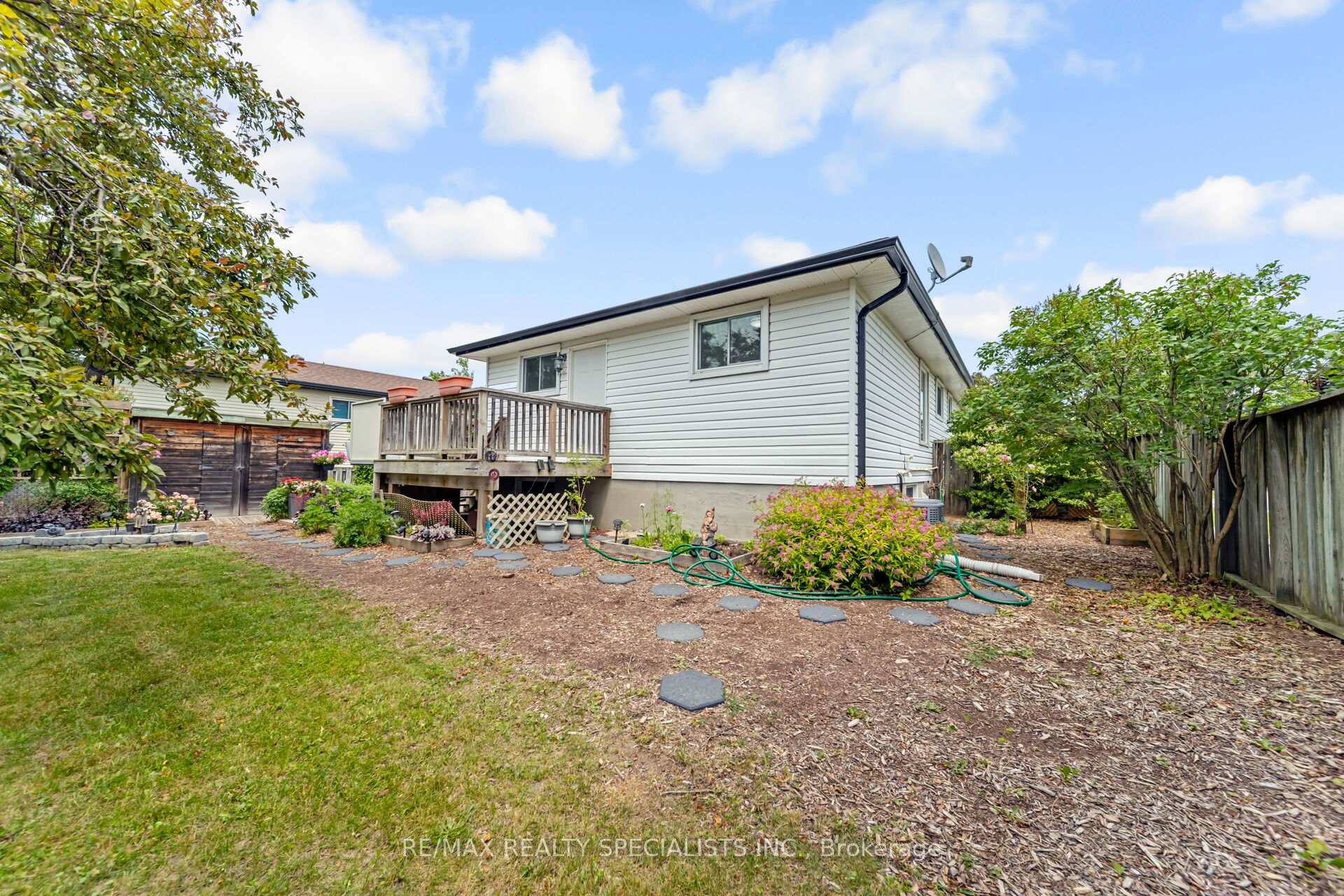 Photo 42 of 65 Bronte Crescent, Barrie, Letitia Heights — HOMEH