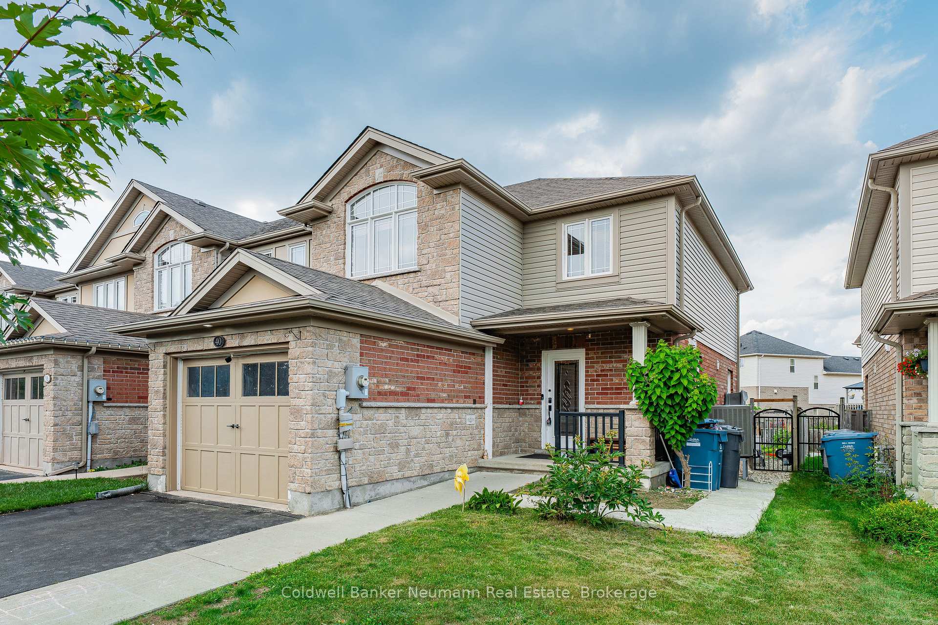 Photo 2 of 40 Laughland Lane, Guelph, Pineridge/Westminster Woods — HOMEH
