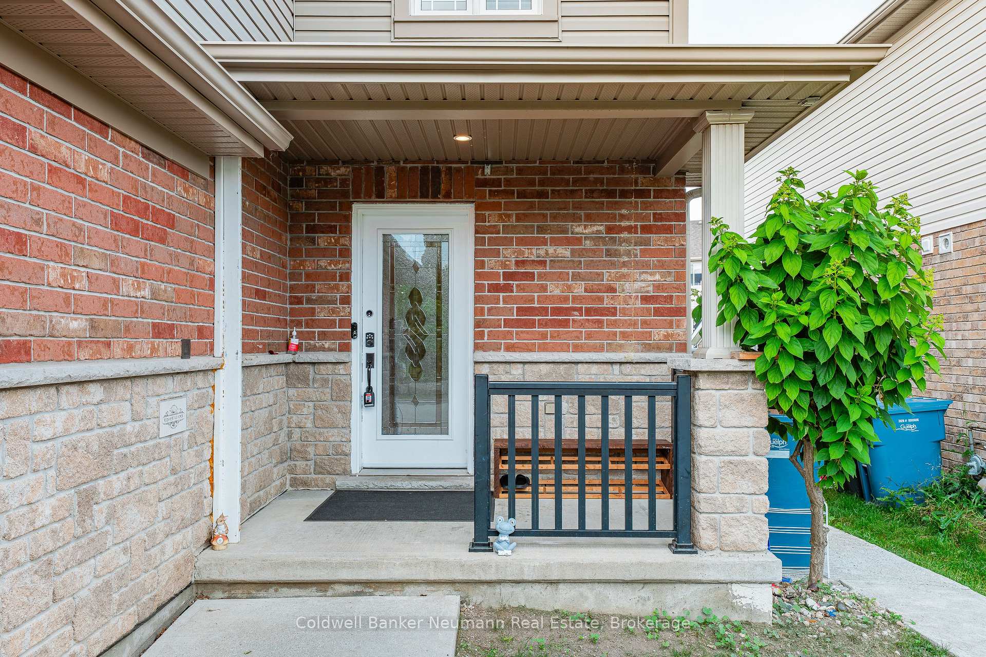Photo 3 of 40 Laughland Lane, Guelph, Pineridge/Westminster Woods — HOMEH