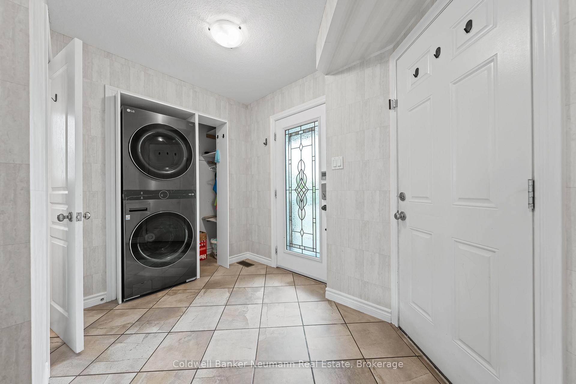 Photo 4 of 40 Laughland Lane, Guelph, Pineridge/Westminster Woods — HOMEH