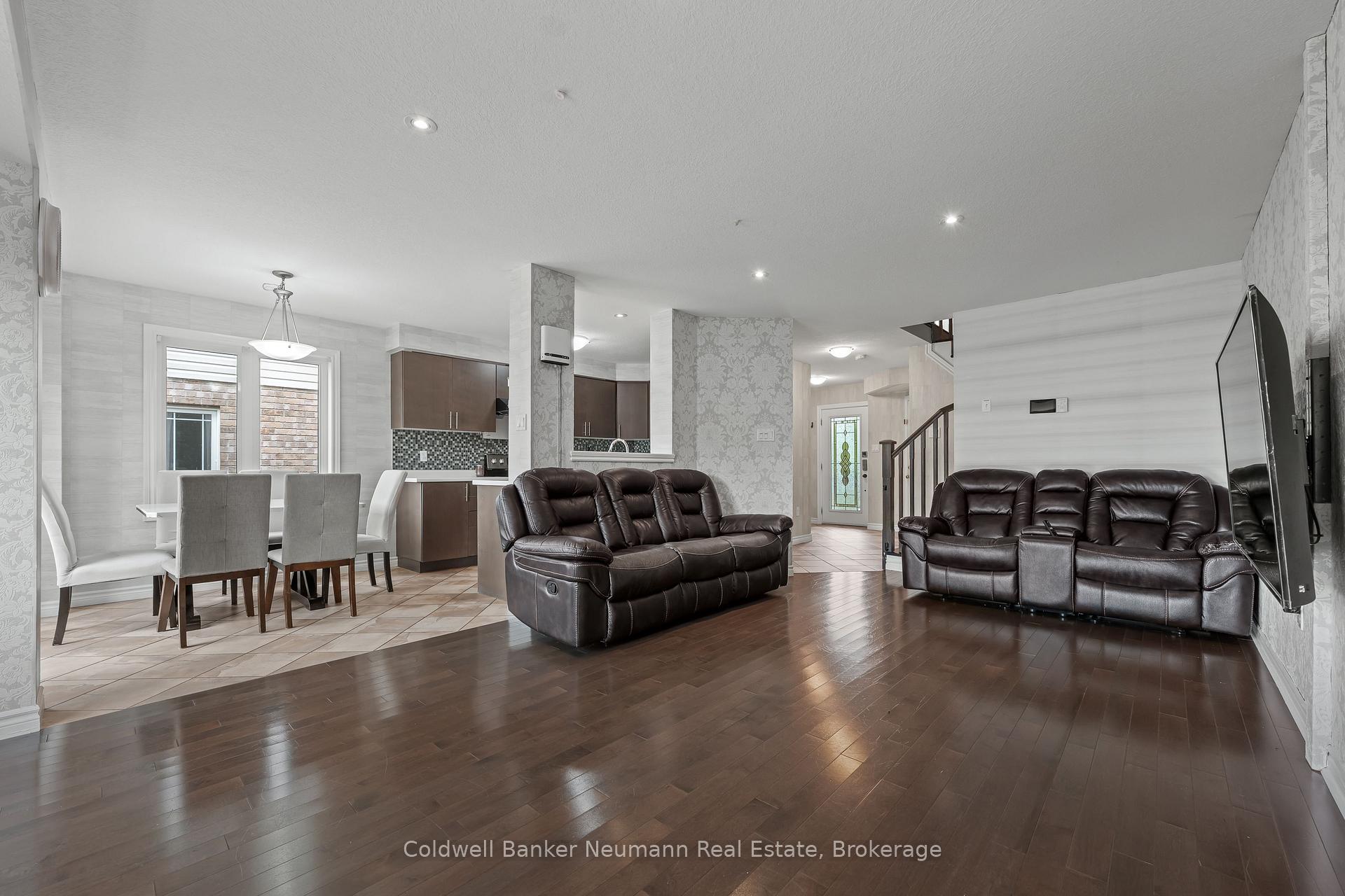 Photo 6 of 40 Laughland Lane, Guelph, Pineridge/Westminster Woods — HOMEH