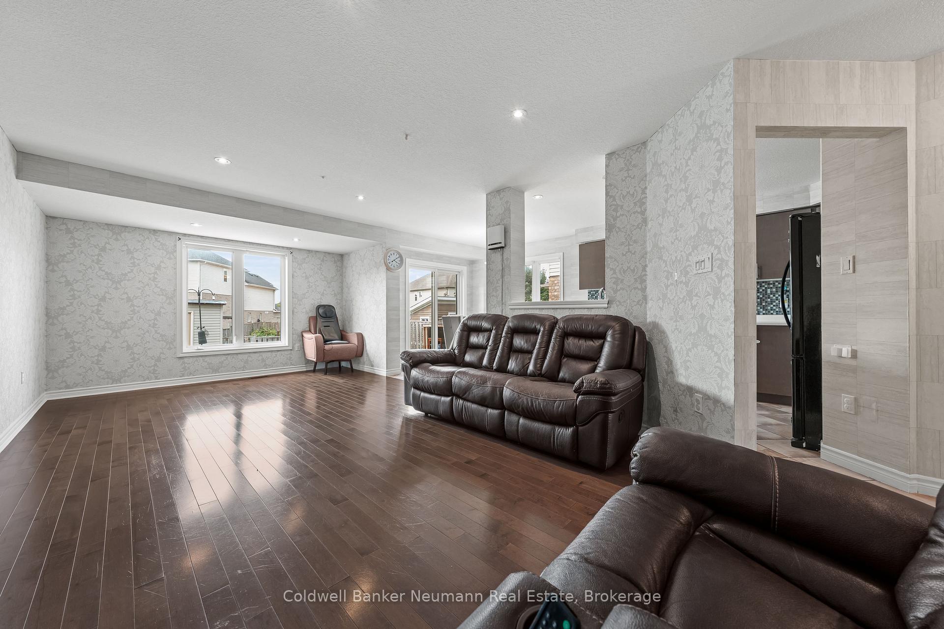 Photo 7 of 40 Laughland Lane, Guelph, Pineridge/Westminster Woods — HOMEH