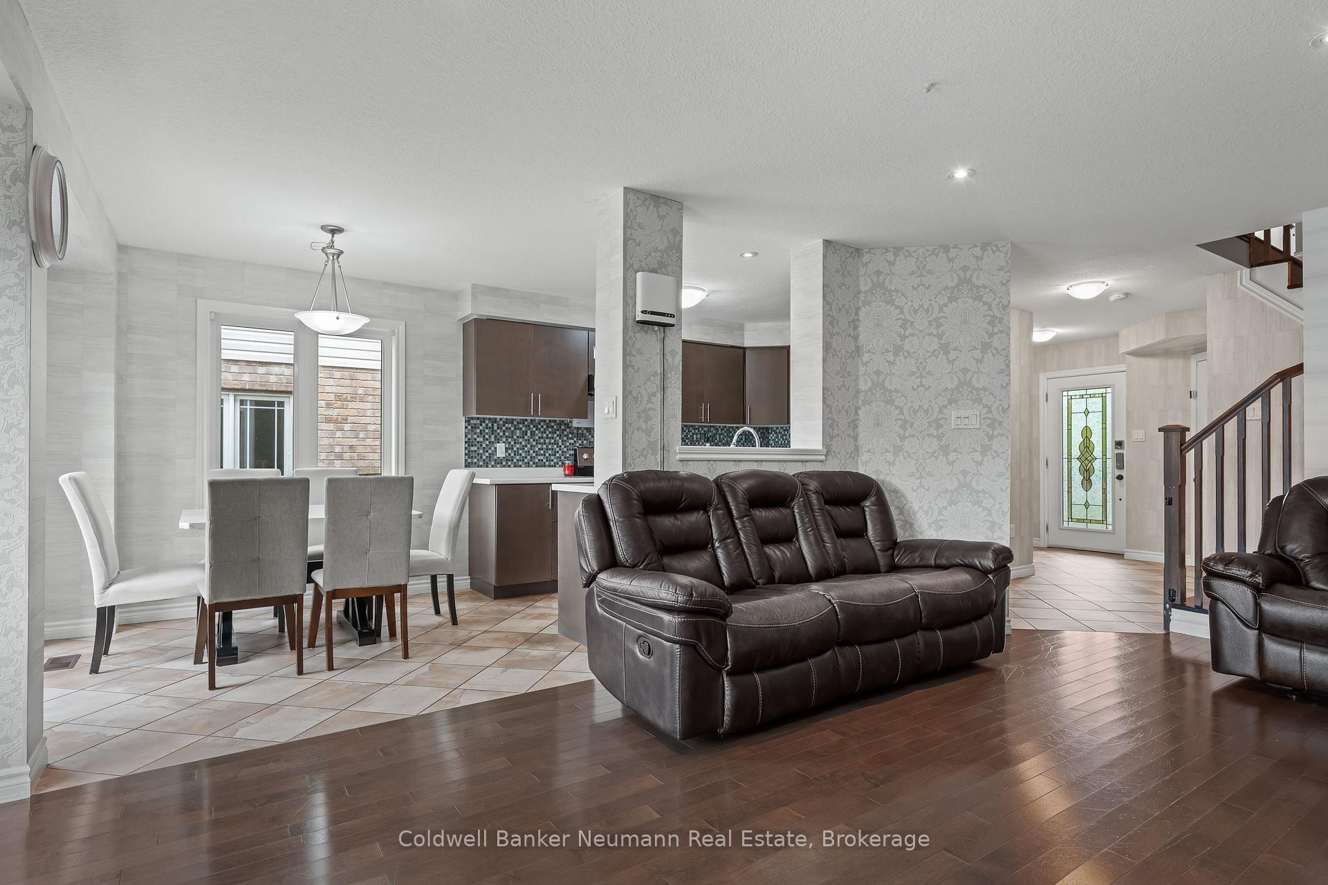 Photo 8 of 40 Laughland Lane, Guelph, Pineridge/Westminster Woods — HOMEH
