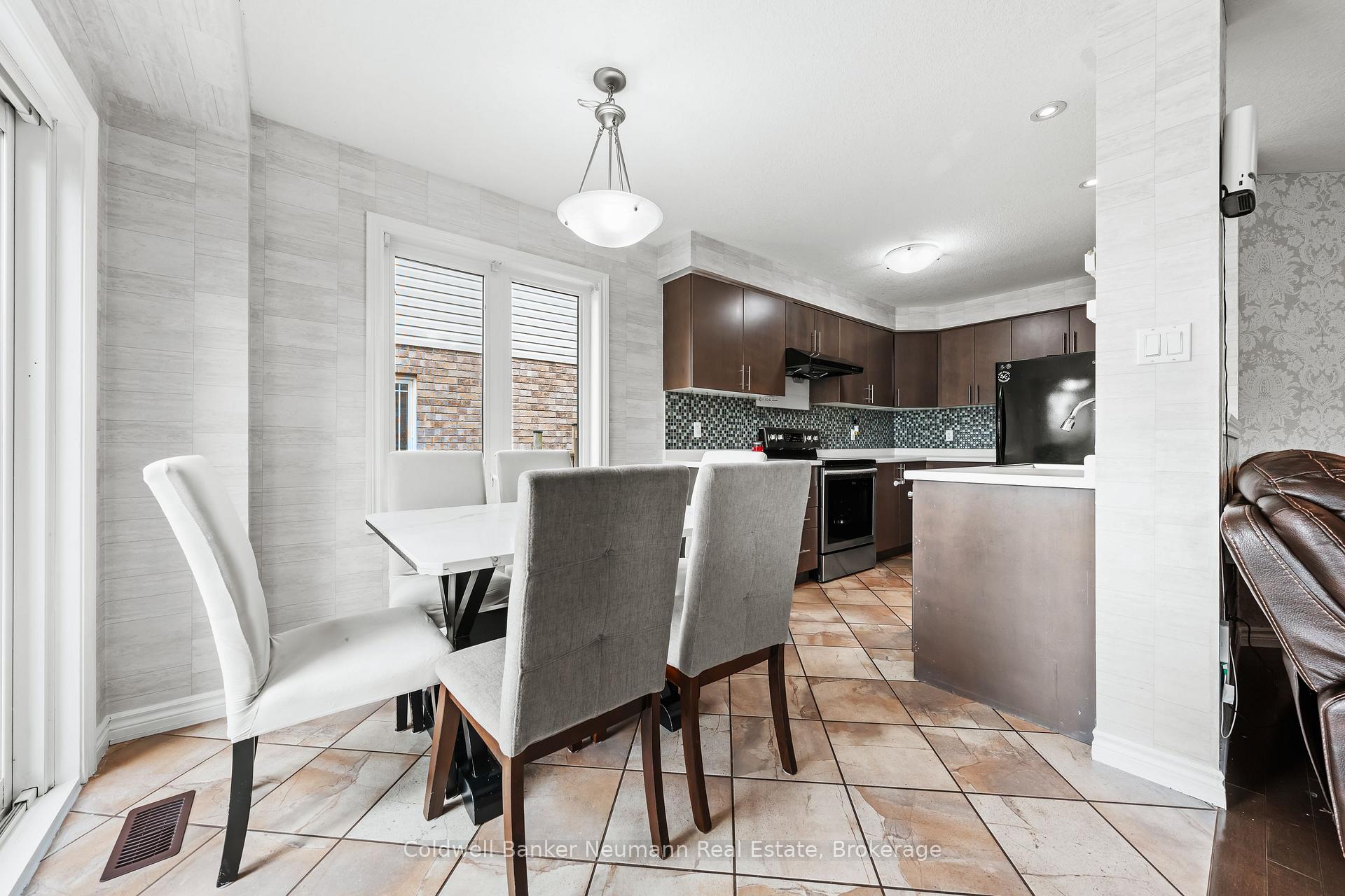 Photo 9 of 40 Laughland Lane, Guelph, Pineridge/Westminster Woods — HOMEH