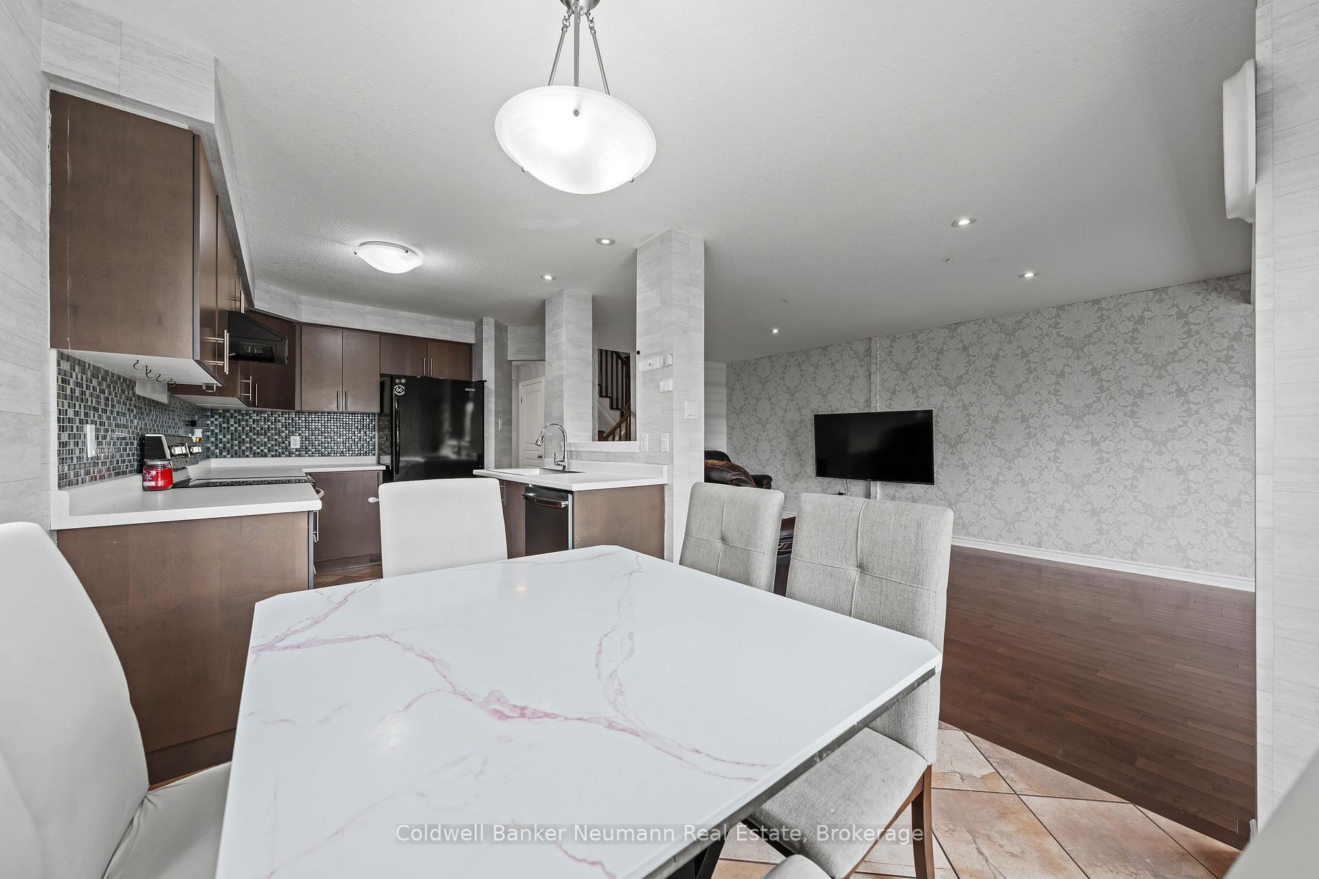 Photo 10 of 40 Laughland Lane, Guelph, Pineridge/Westminster Woods — HOMEH
