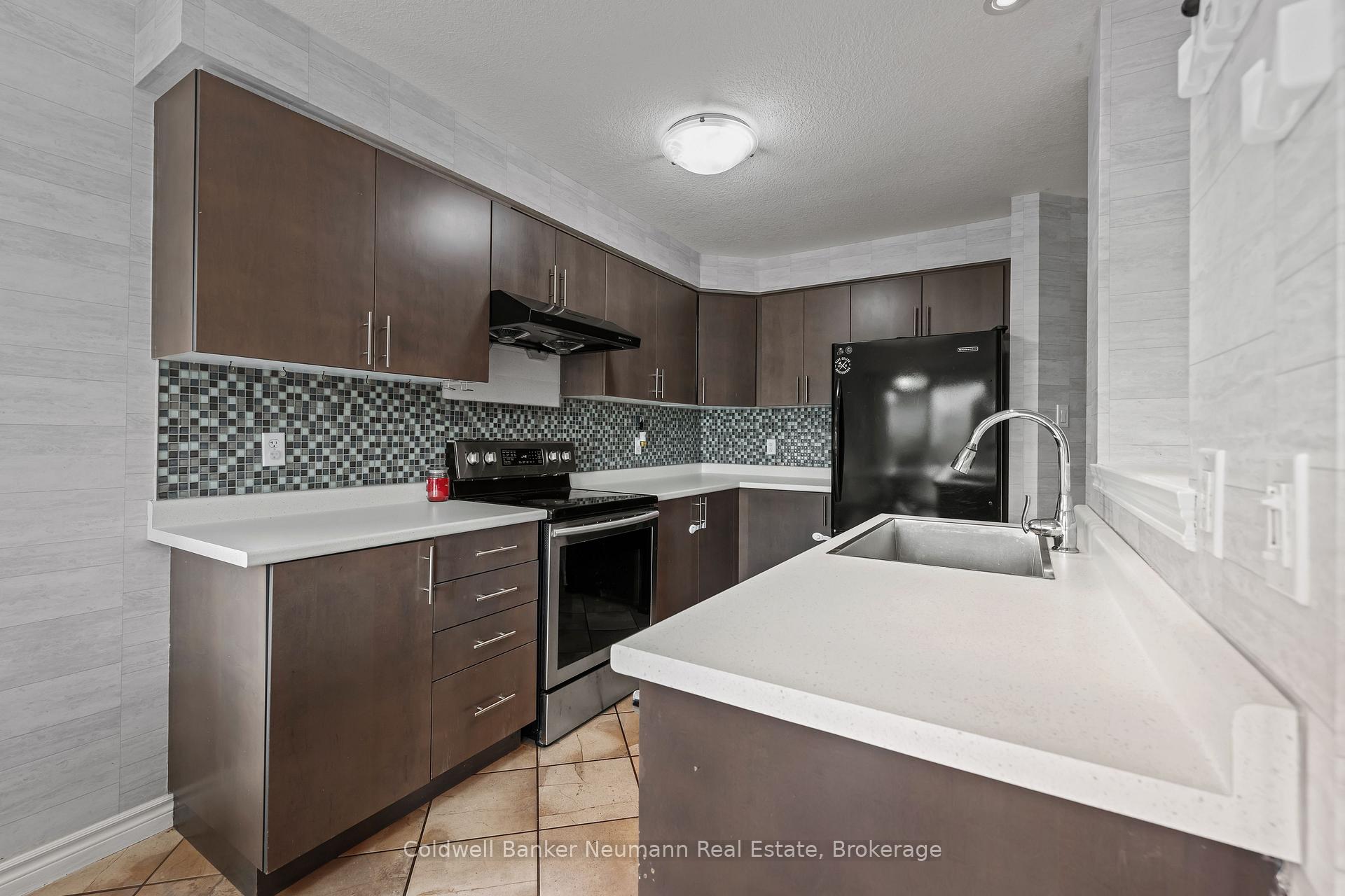 Photo 11 of 40 Laughland Lane, Guelph, Pineridge/Westminster Woods — HOMEH