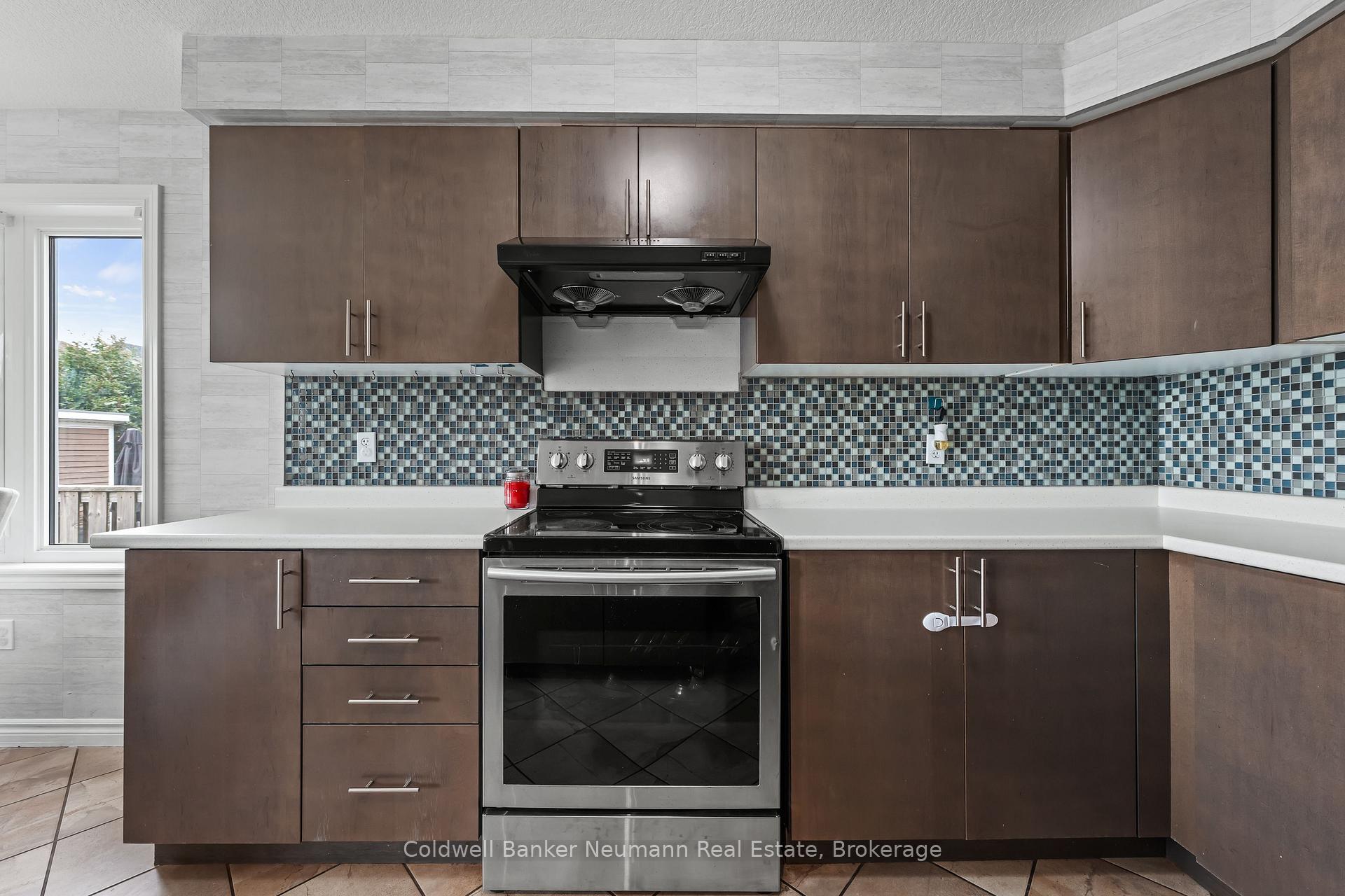 Photo 14 of 40 Laughland Lane, Guelph, Pineridge/Westminster Woods — HOMEH