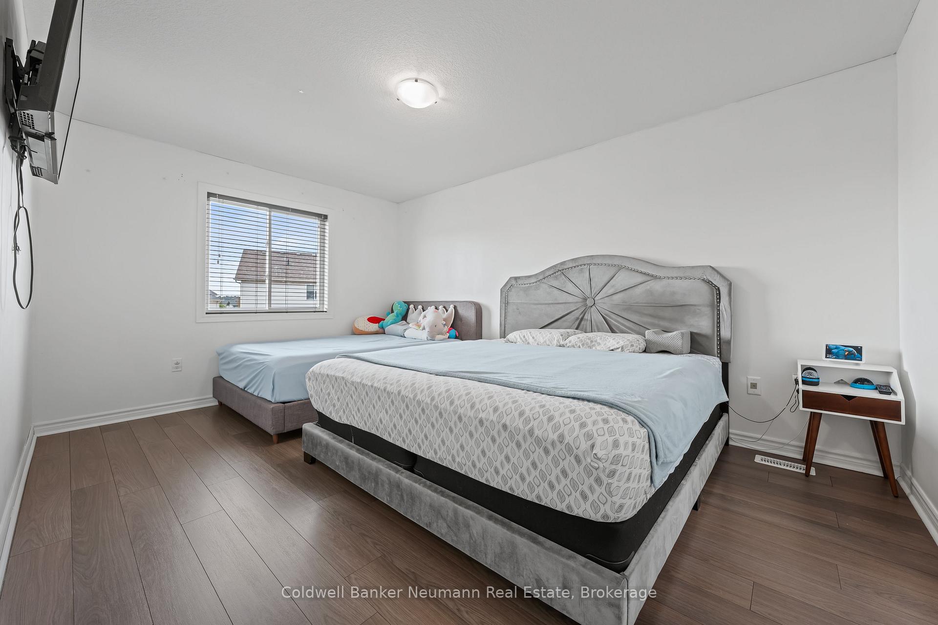 Photo 18 of 40 Laughland Lane, Guelph, Pineridge/Westminster Woods — HOMEH
