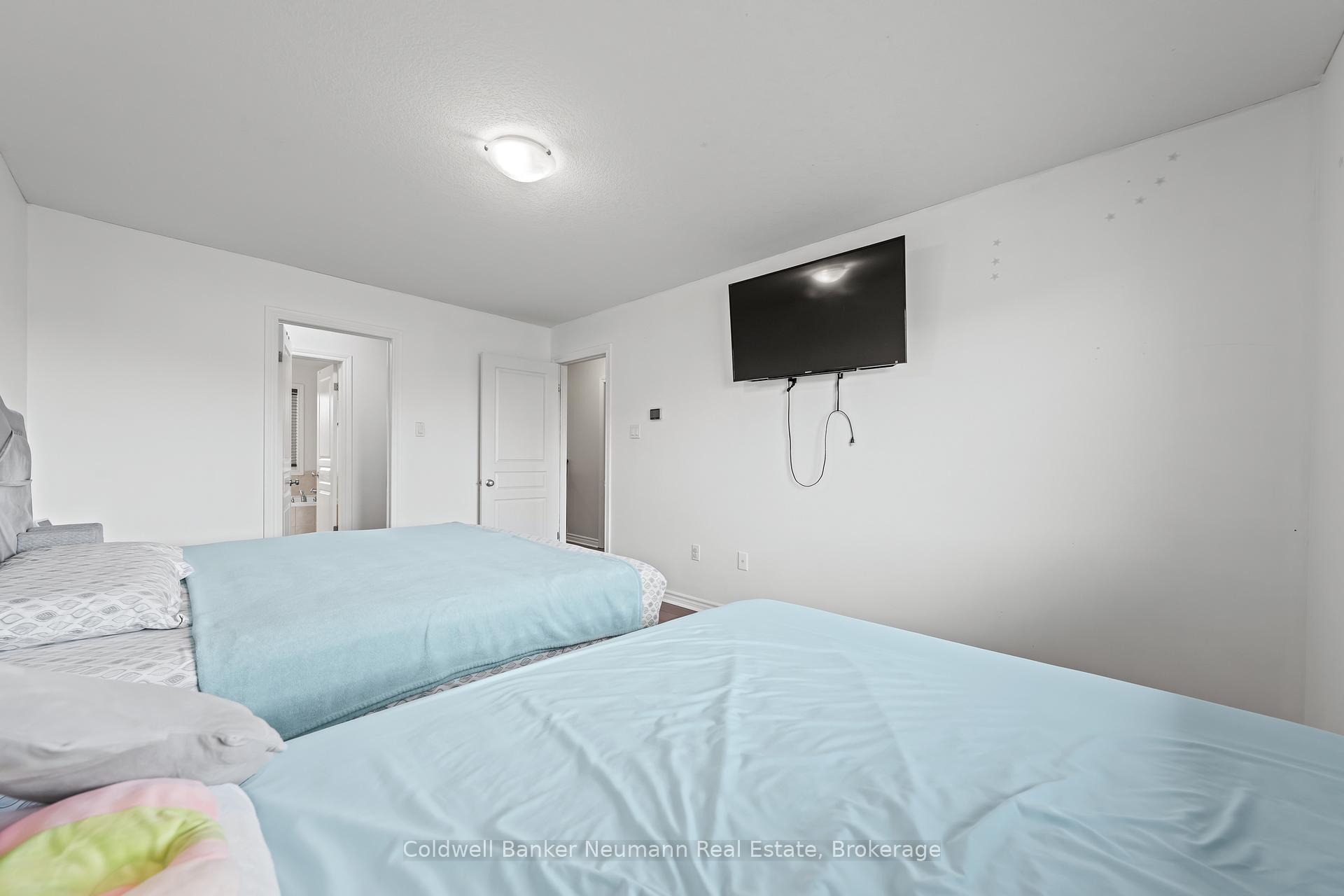 Photo 19 of 40 Laughland Lane, Guelph, Pineridge/Westminster Woods — HOMEH