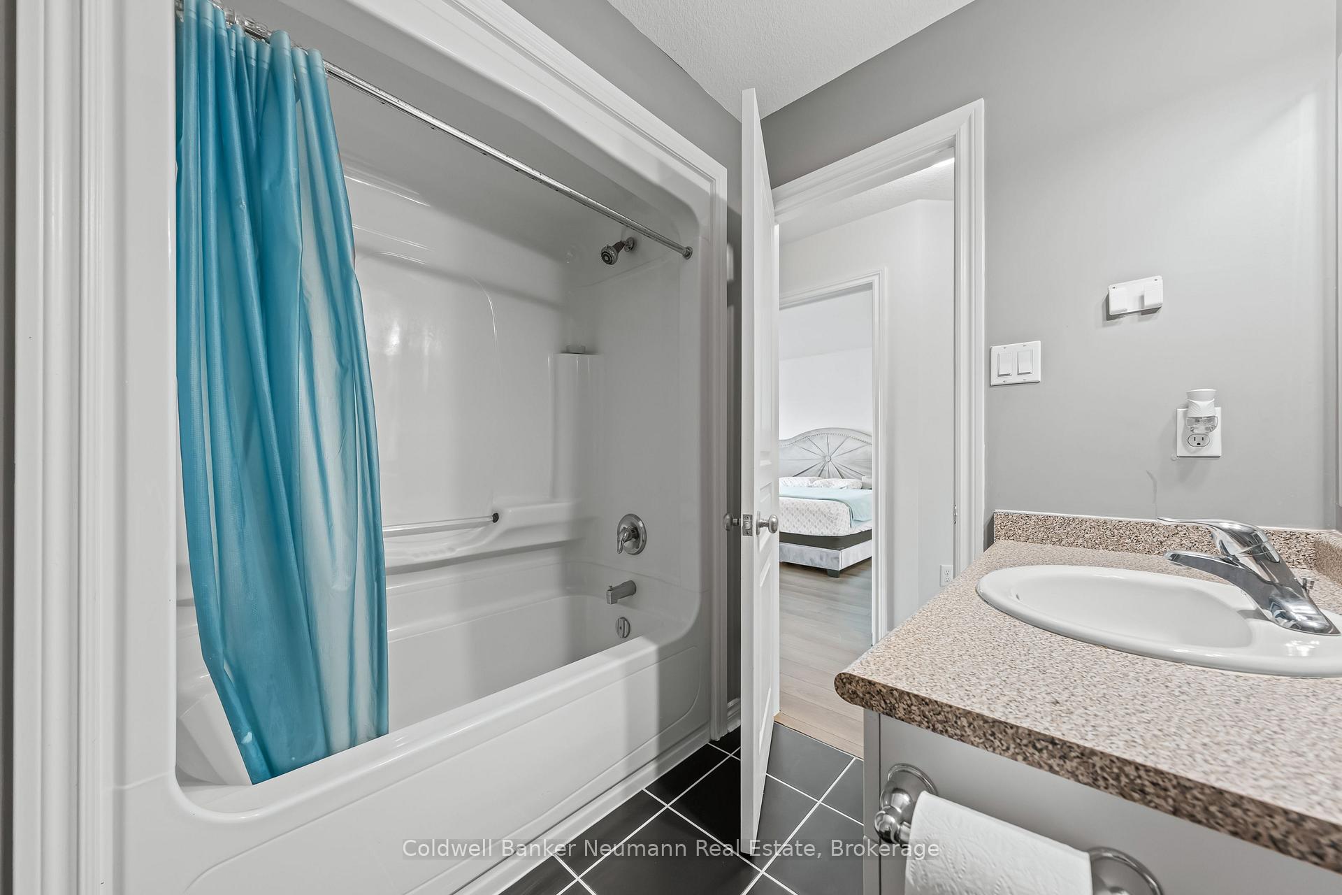 Photo 27 of 40 Laughland Lane, Guelph, Pineridge/Westminster Woods — HOMEH