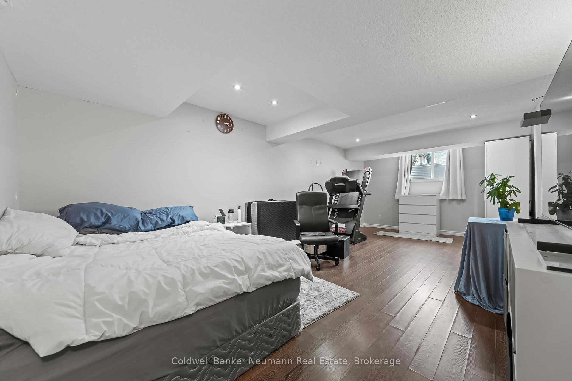 Photo 28 of 40 Laughland Lane, Guelph, Pineridge/Westminster Woods — HOMEH