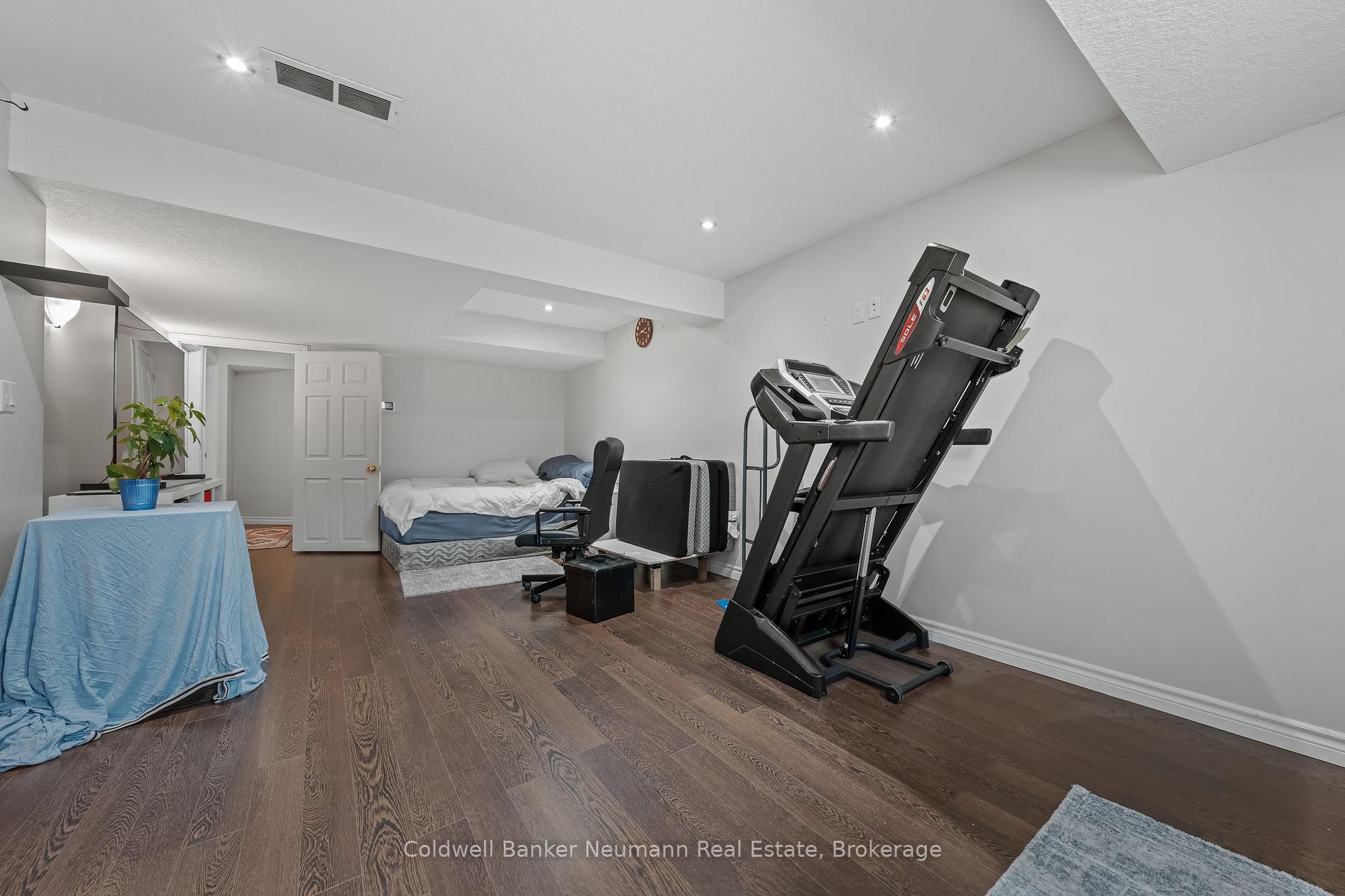 Photo 29 of 40 Laughland Lane, Guelph, Pineridge/Westminster Woods — HOMEH