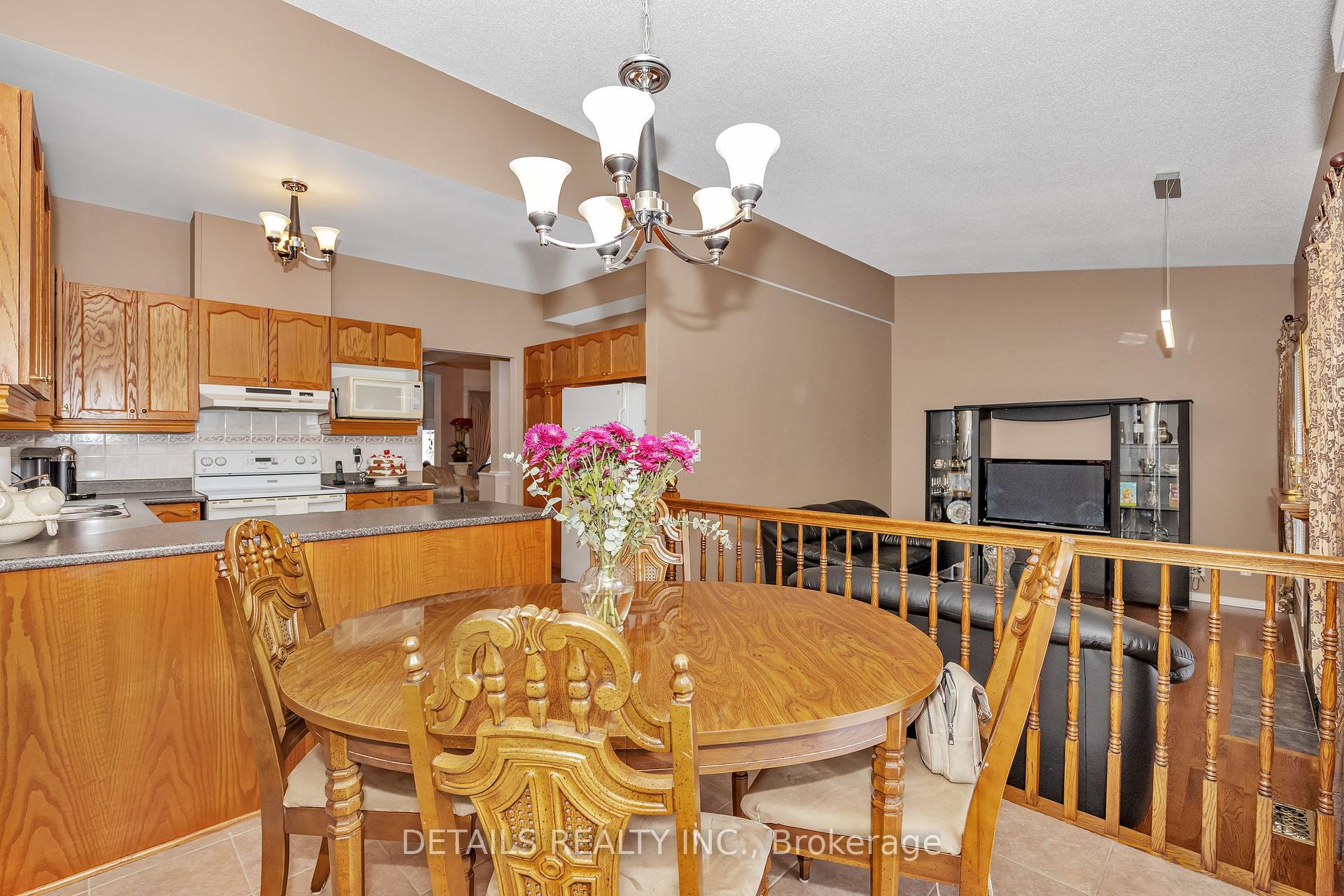 Photo 12 of 10 North Harrow Drive, Ottawa, Barrhaven - Longfields — HOMEH