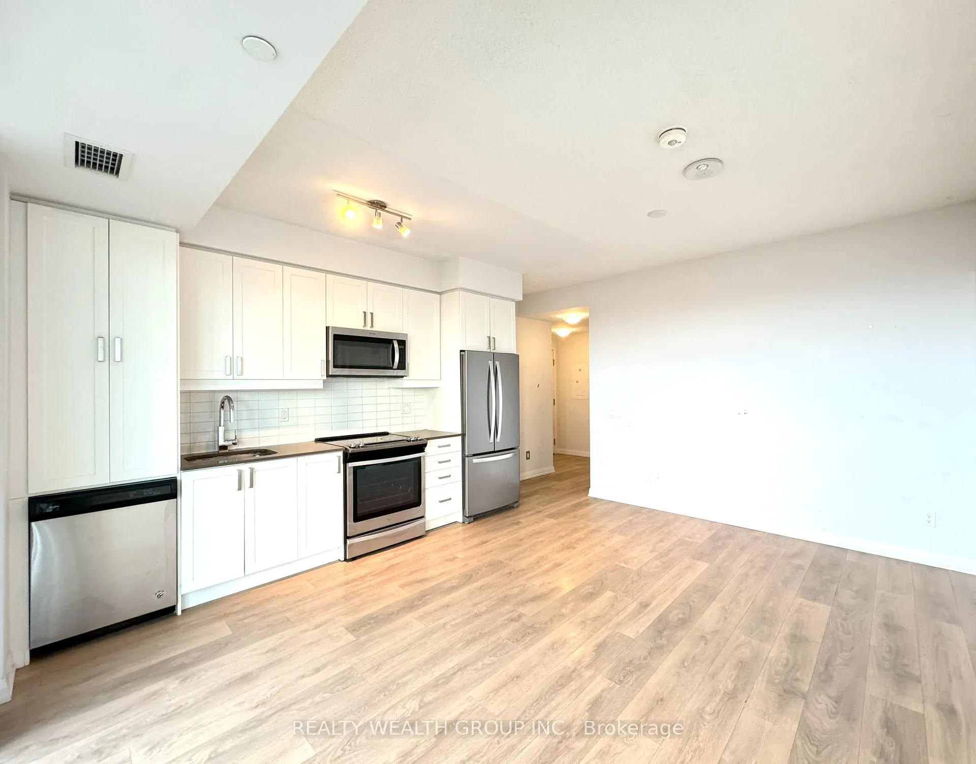 Photo 4 of Unit 504, 7895 Jane Street, Vaughan, Concord — HOMEH