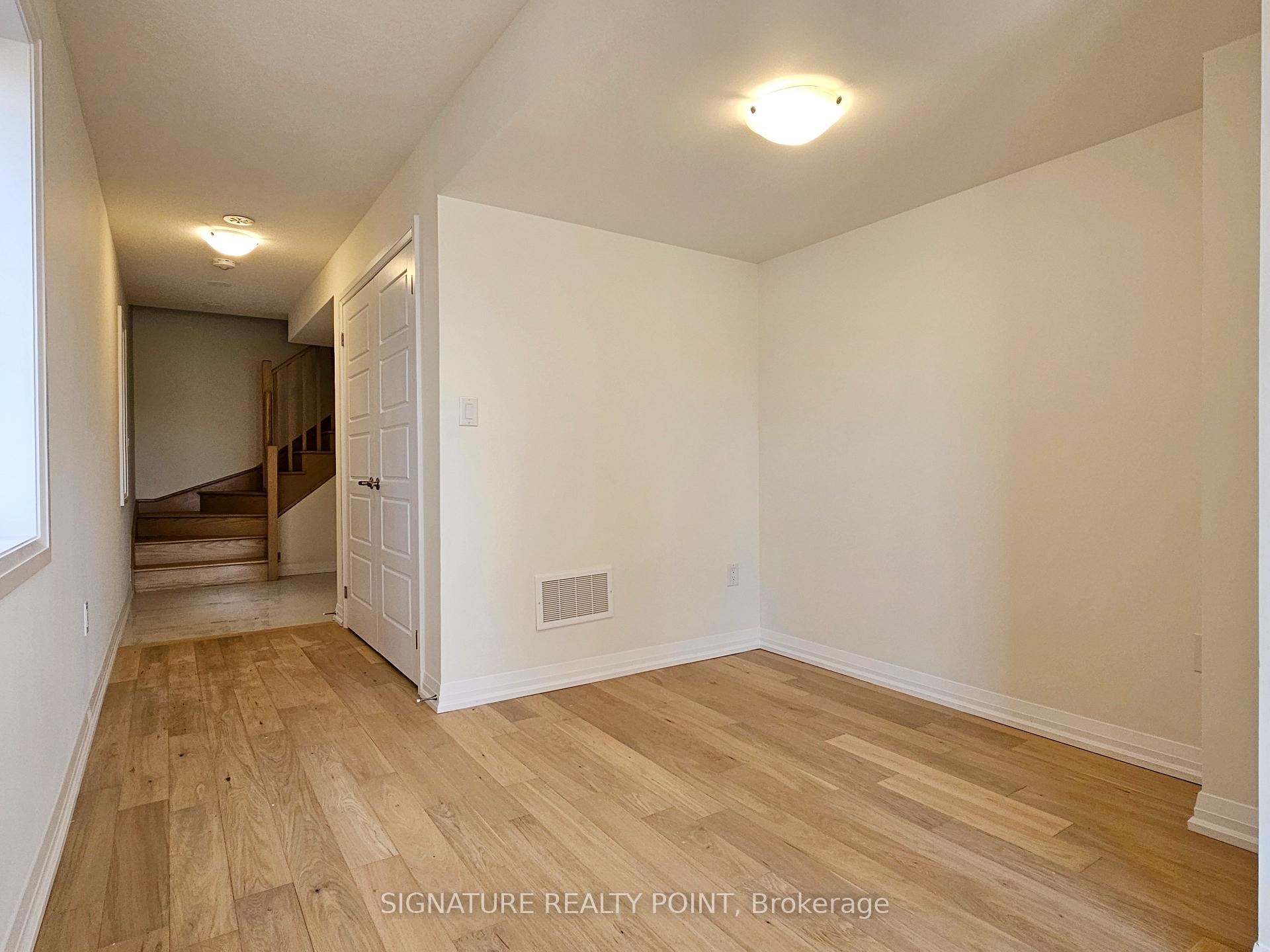 Photo 14 of 36 Norwich Crescent, Haldimand — HOMEH