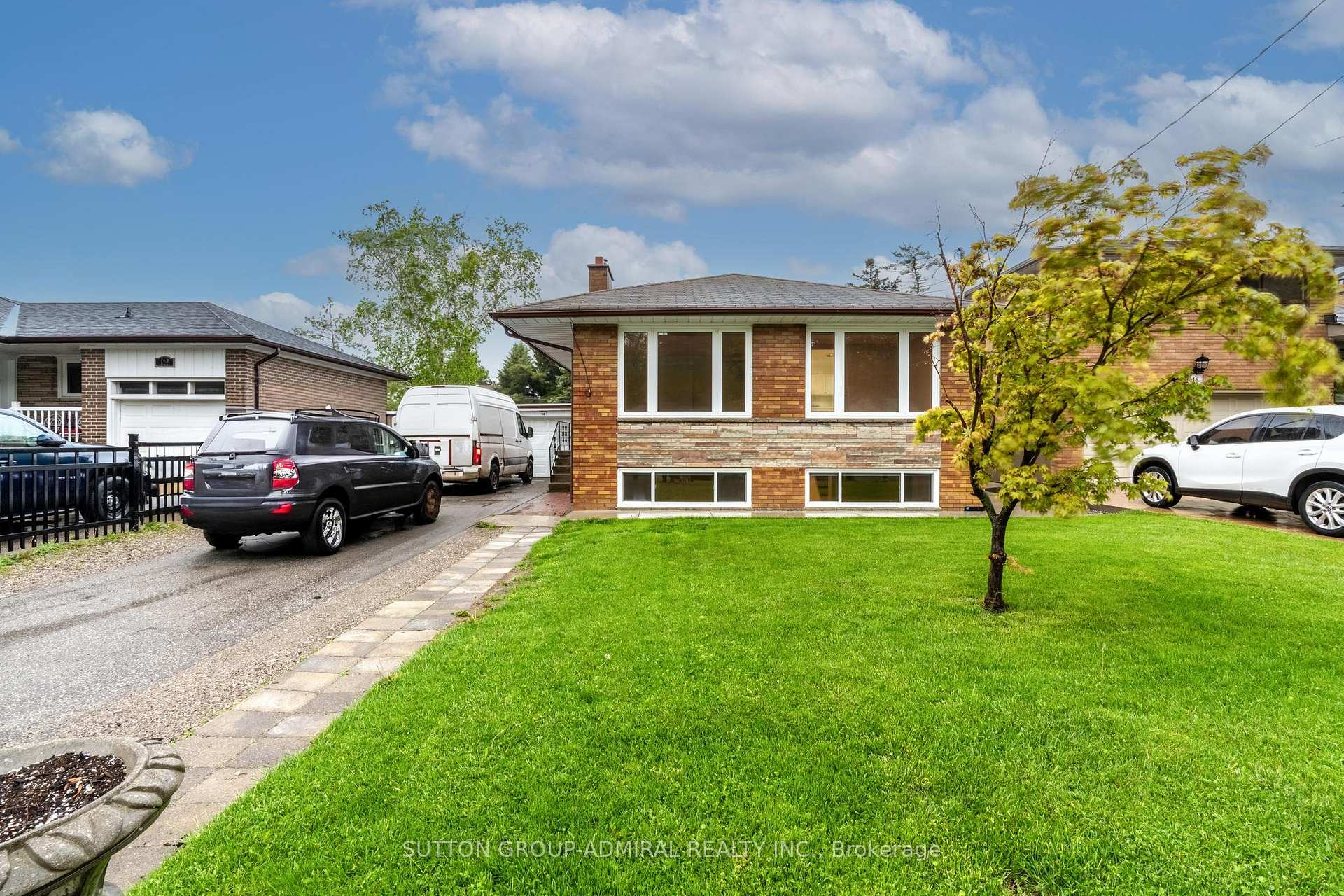 Photo 1 of 14 Fabian Place, Etobicoke, Humber Heights — HOMEH