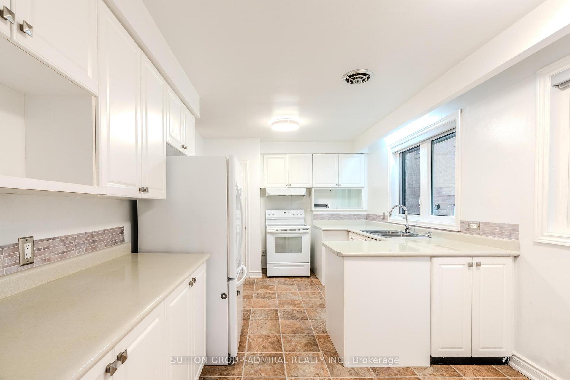 Photo 6 of 14 Fabian Place, Etobicoke, Humber Heights — HOMEH