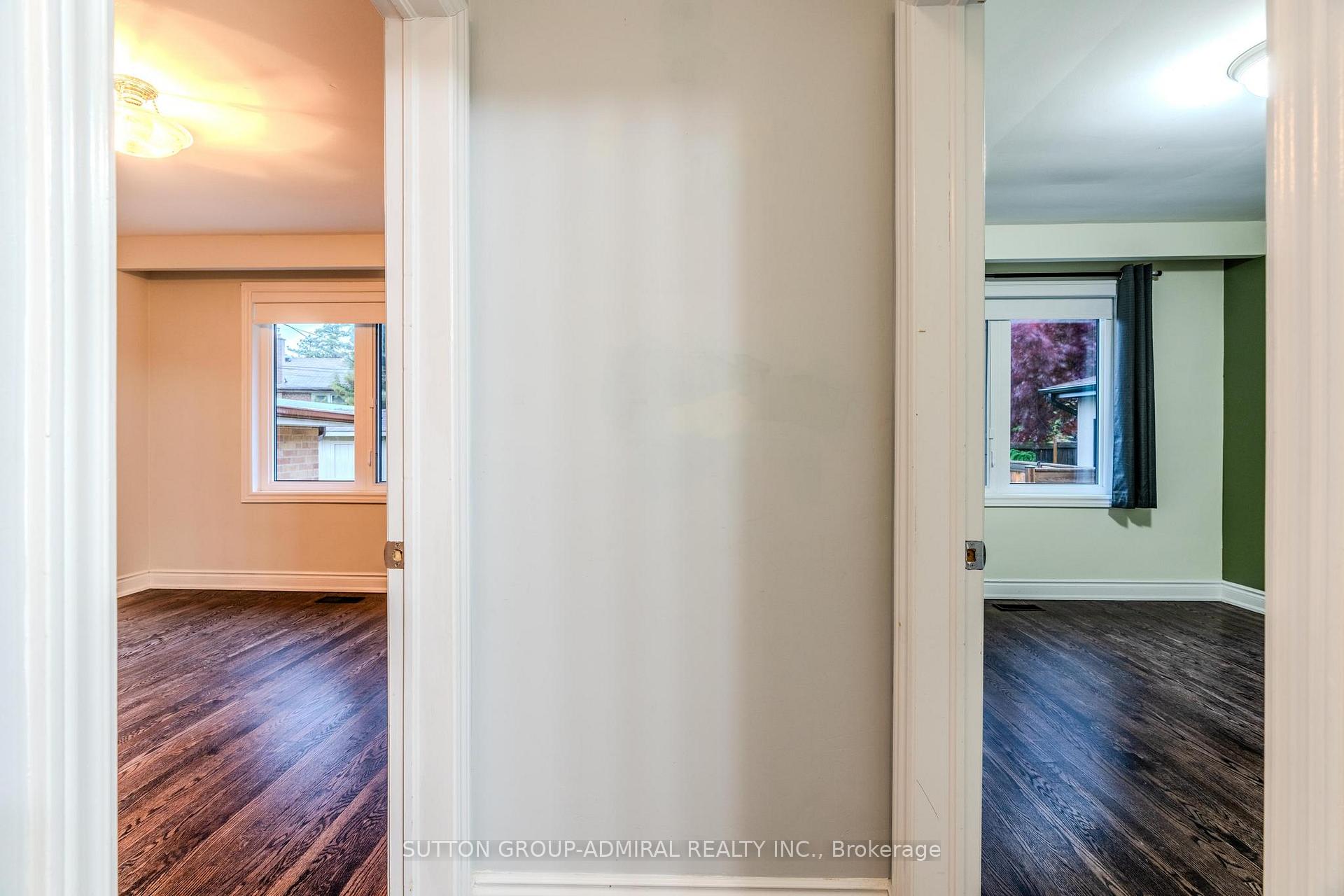 Photo 12 of 14 Fabian Place, Etobicoke, Humber Heights — HOMEH