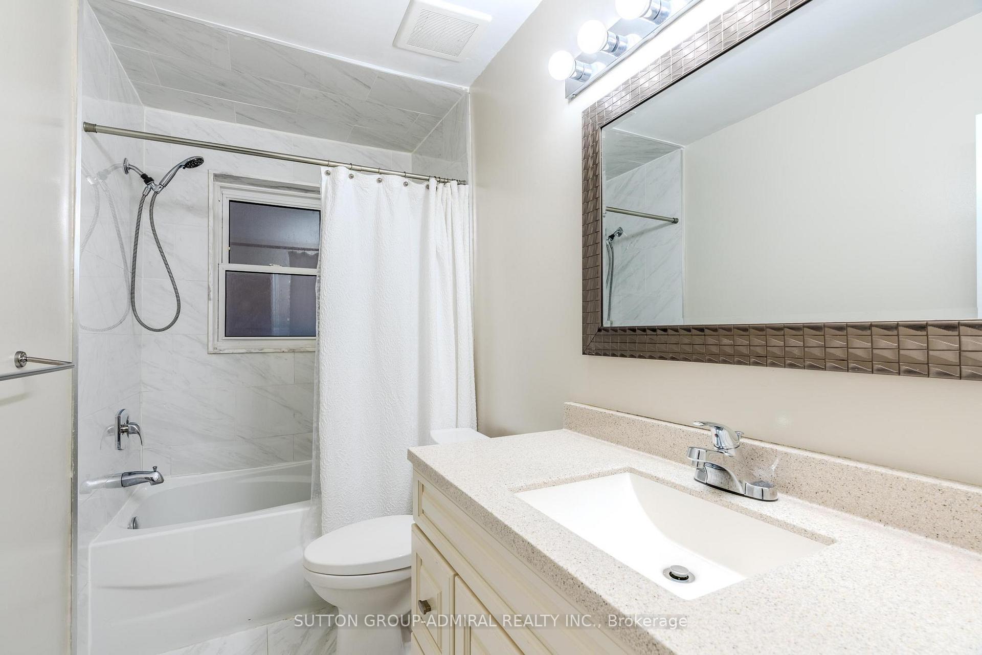 Photo 13 of 14 Fabian Place, Etobicoke, Humber Heights — HOMEH
