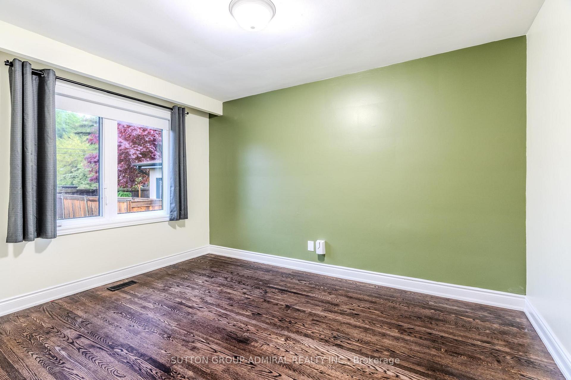 Photo 14 of 14 Fabian Place, Etobicoke, Humber Heights — HOMEH
