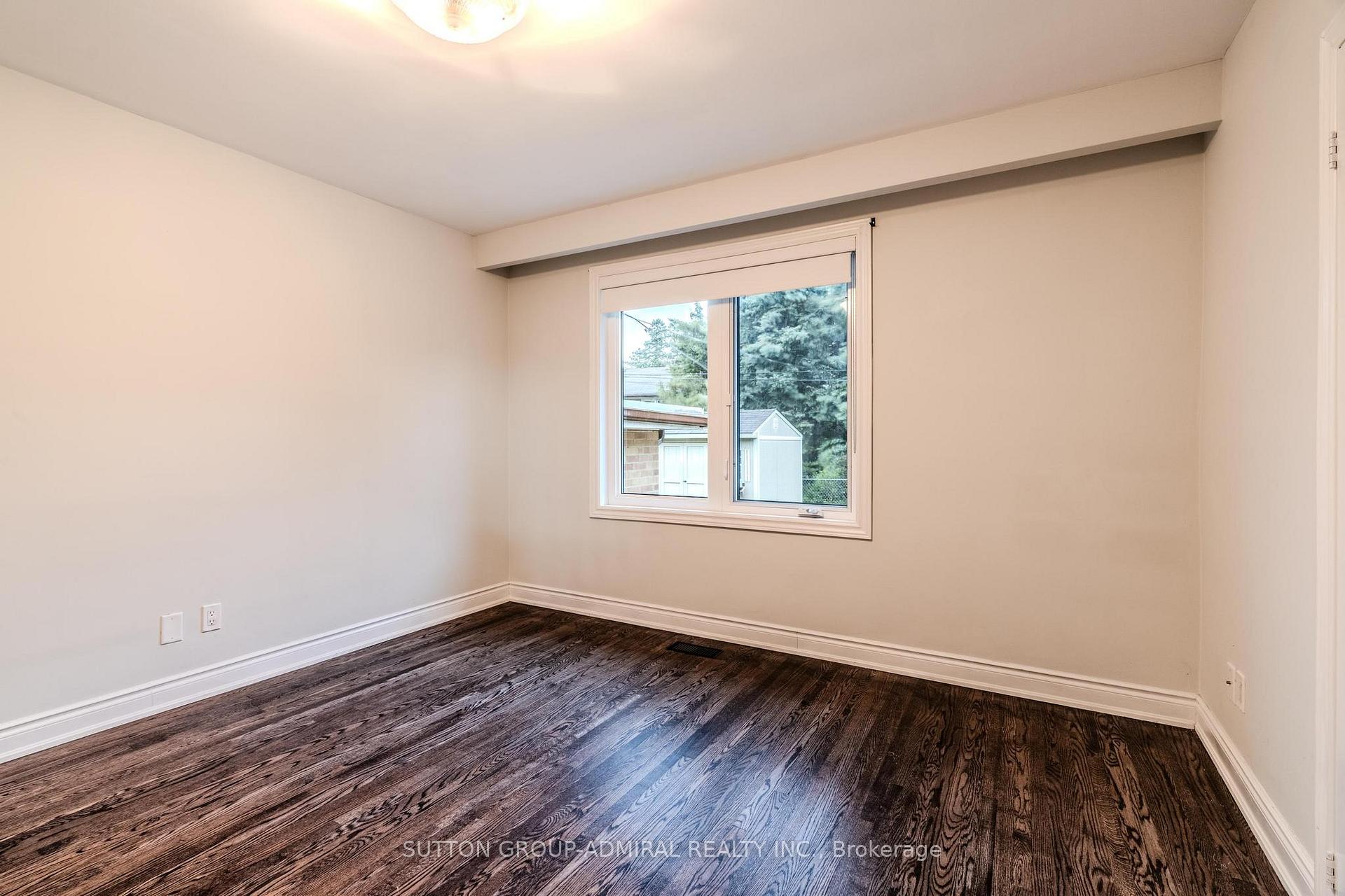 Photo 21 of 14 Fabian Place, Etobicoke, Humber Heights — HOMEH