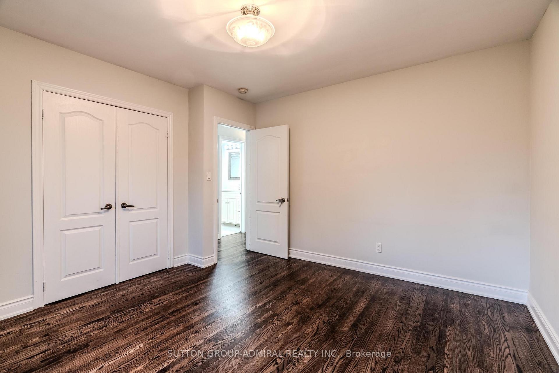Photo 15 of 14 Fabian Place, Etobicoke, Humber Heights — HOMEH