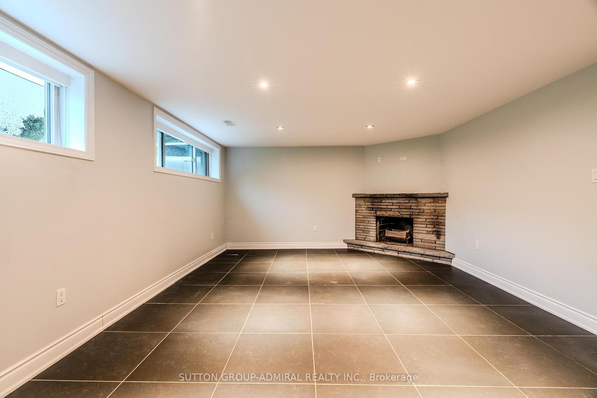 Photo 27 of 14 Fabian Place, Etobicoke, Humber Heights — HOMEH