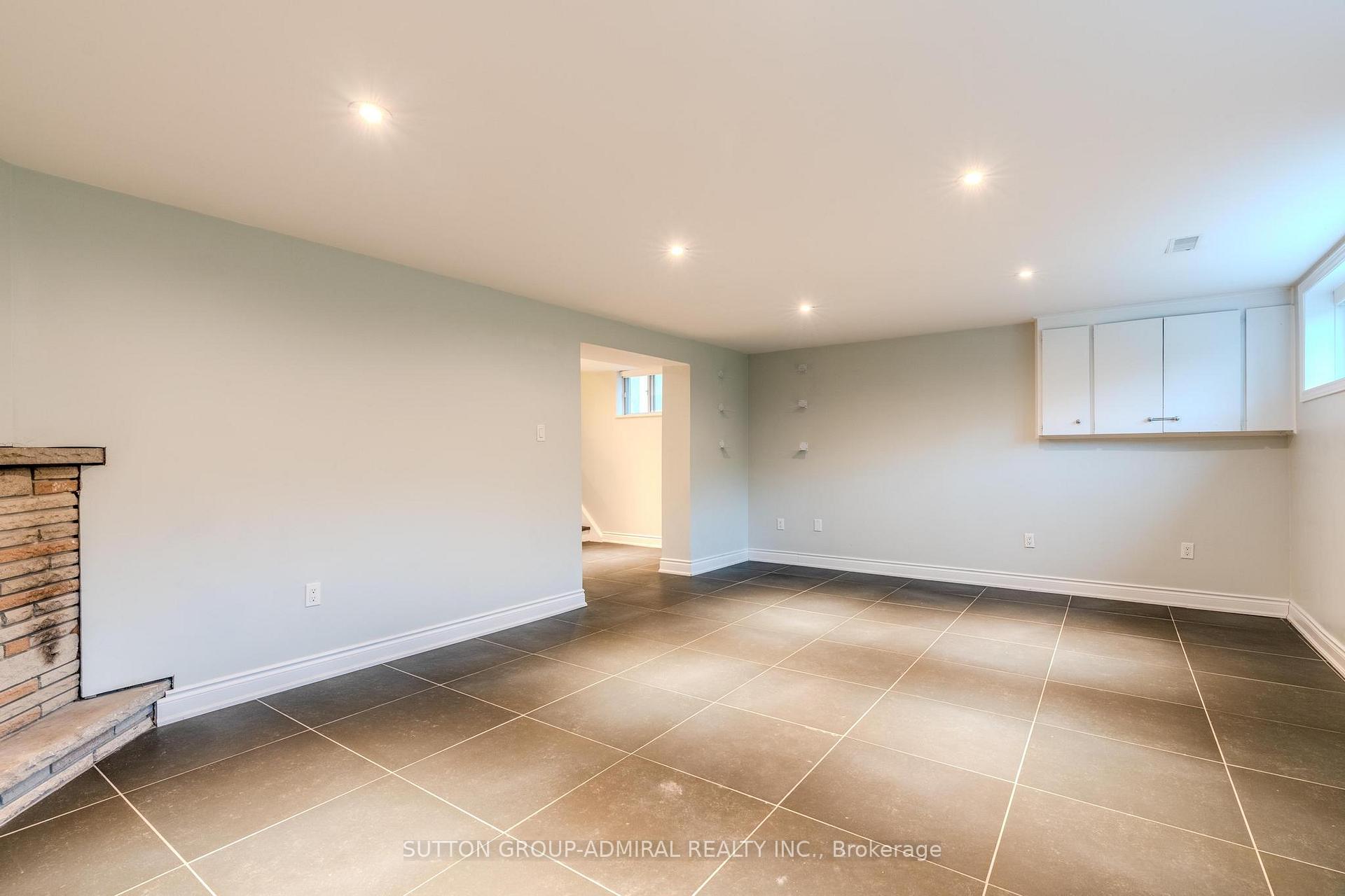 Photo 33 of 14 Fabian Place, Etobicoke, Humber Heights — HOMEH