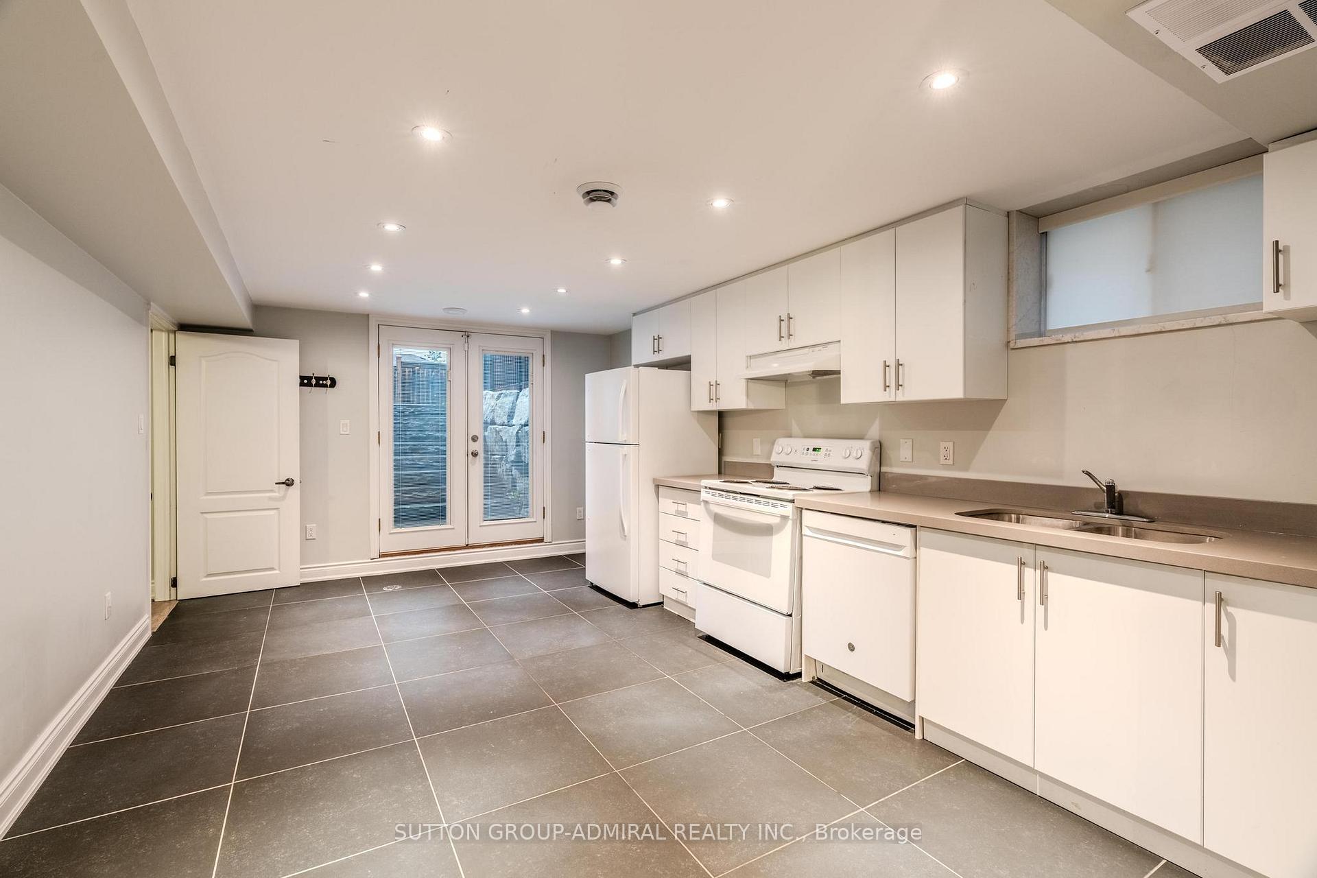 Photo 18 of 14 Fabian Place, Etobicoke, Humber Heights — HOMEH