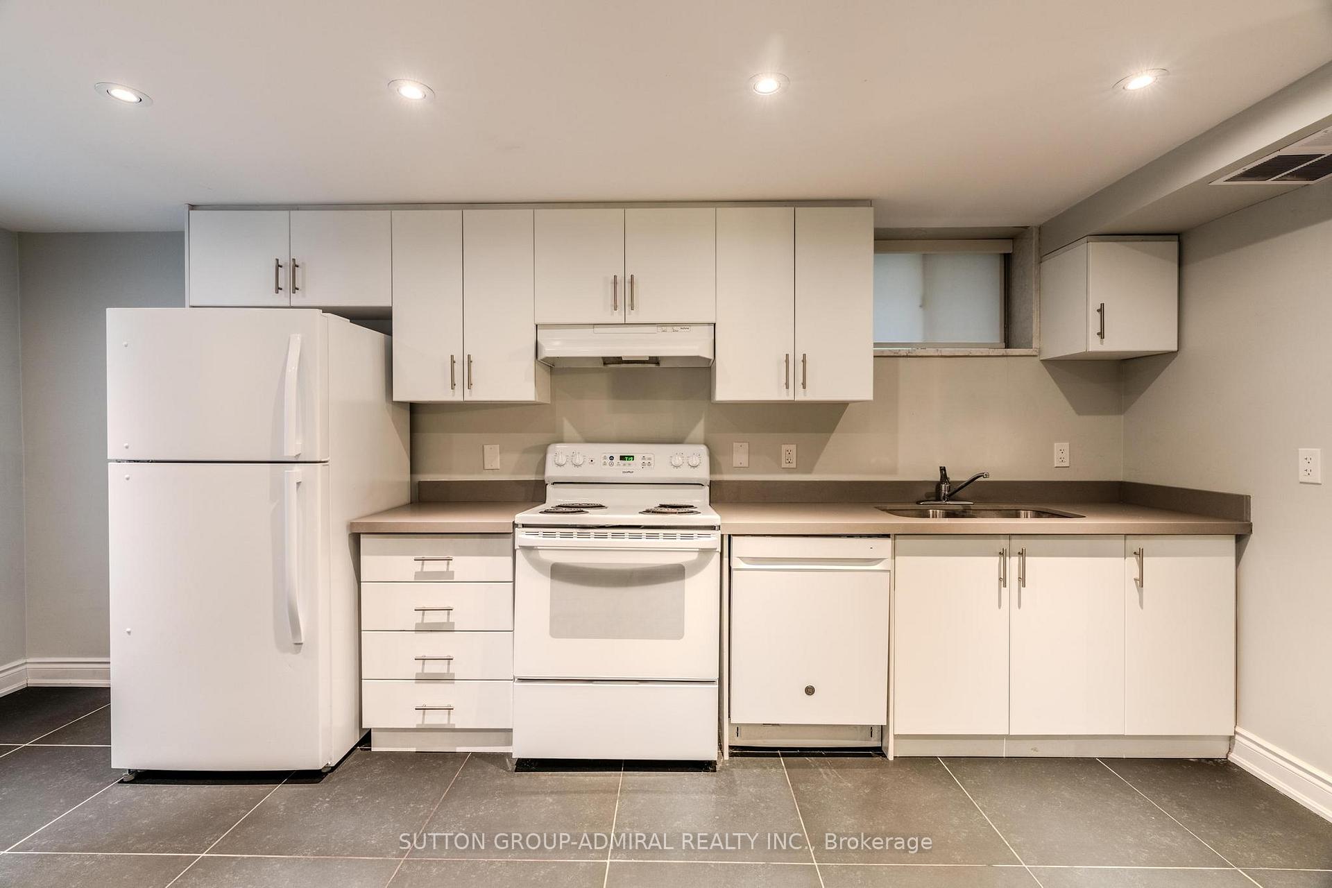 Photo 28 of 14 Fabian Place, Etobicoke, Humber Heights — HOMEH