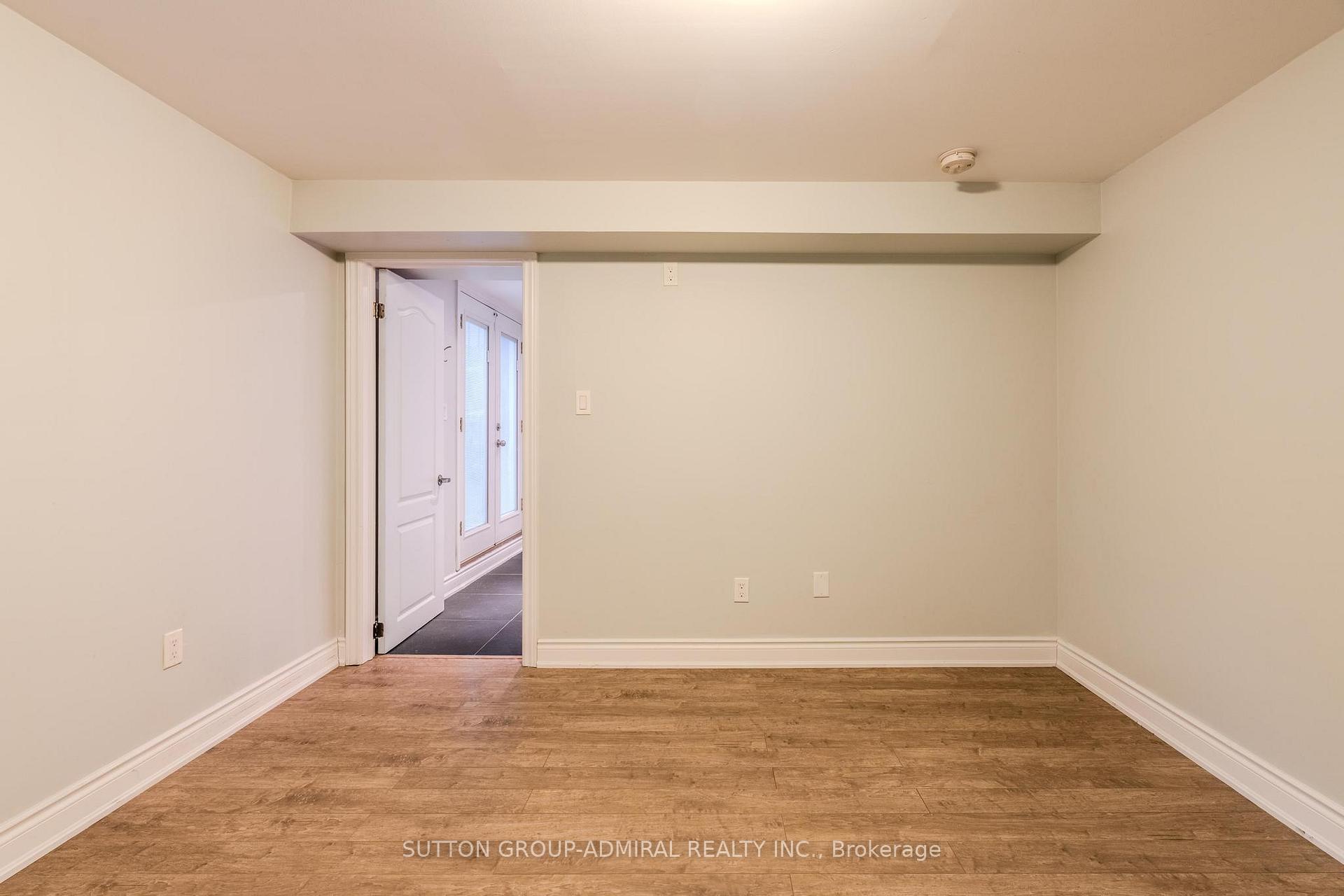 Photo 29 of 14 Fabian Place, Etobicoke, Humber Heights — HOMEH