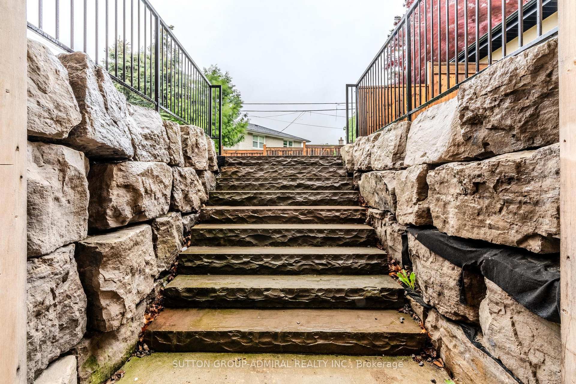 Photo 26 of 14 Fabian Place, Etobicoke, Humber Heights — HOMEH