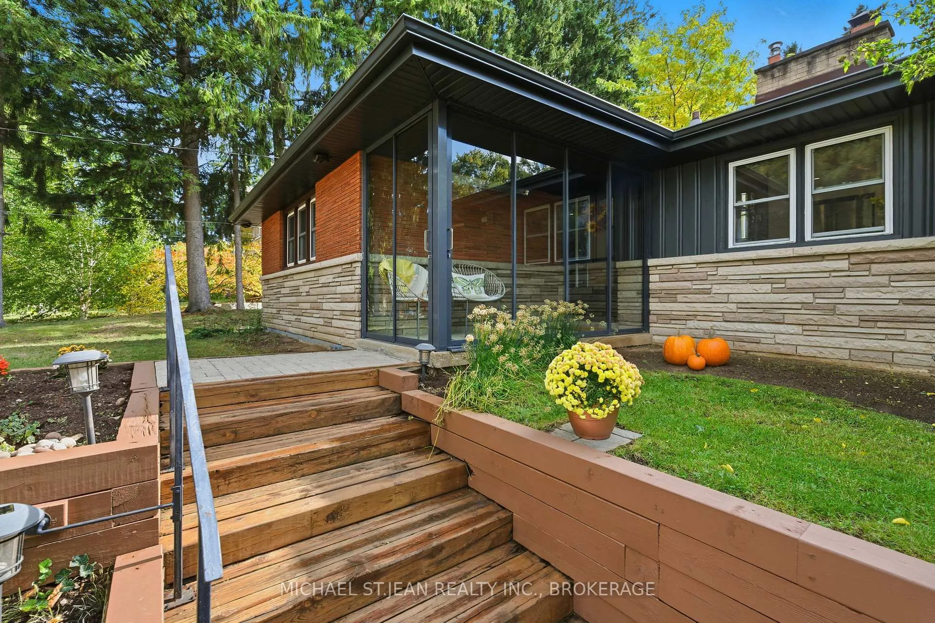 Photo 3 of 480 Golf Links Road, Hamilton, Ancaster — HOMEH