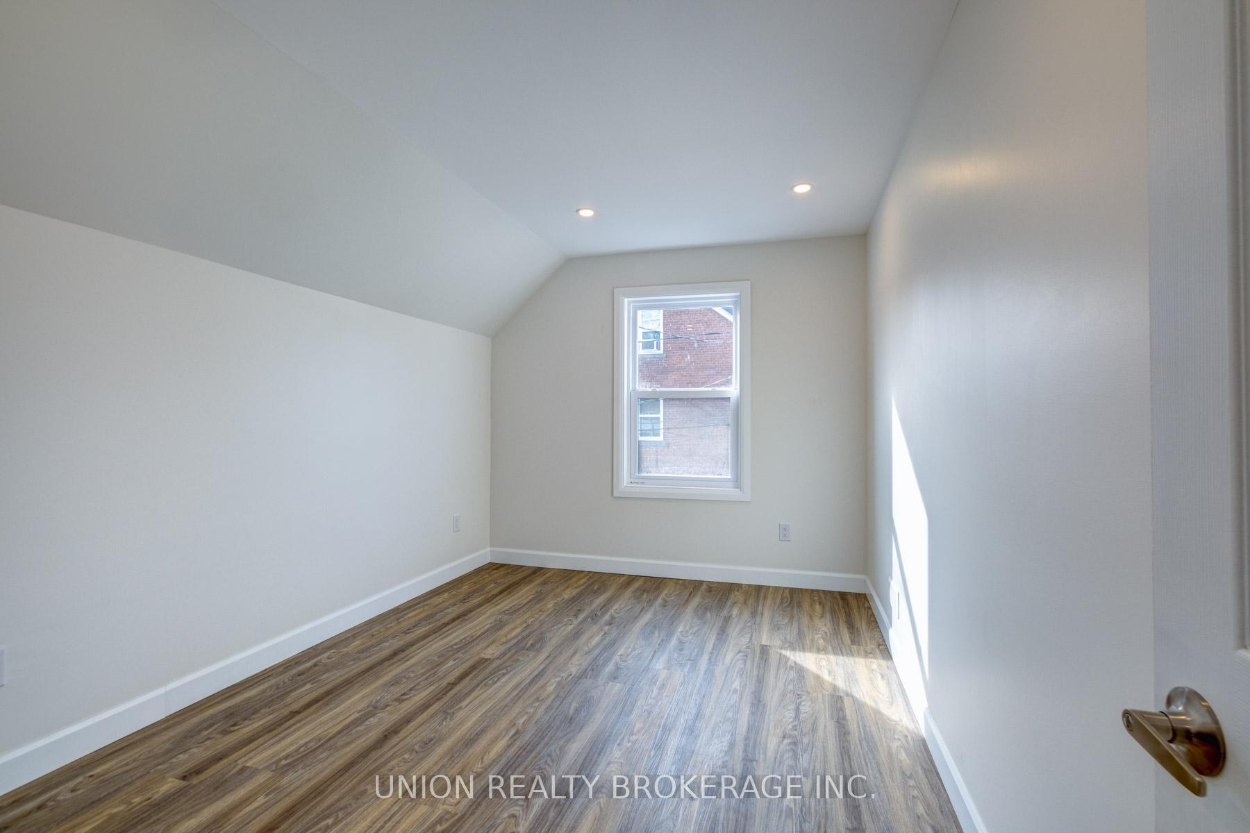 Photo 13 of Unit #UPPER, 20 Norwood Terrace, Toronto, East End-Danforth — HOMEH
